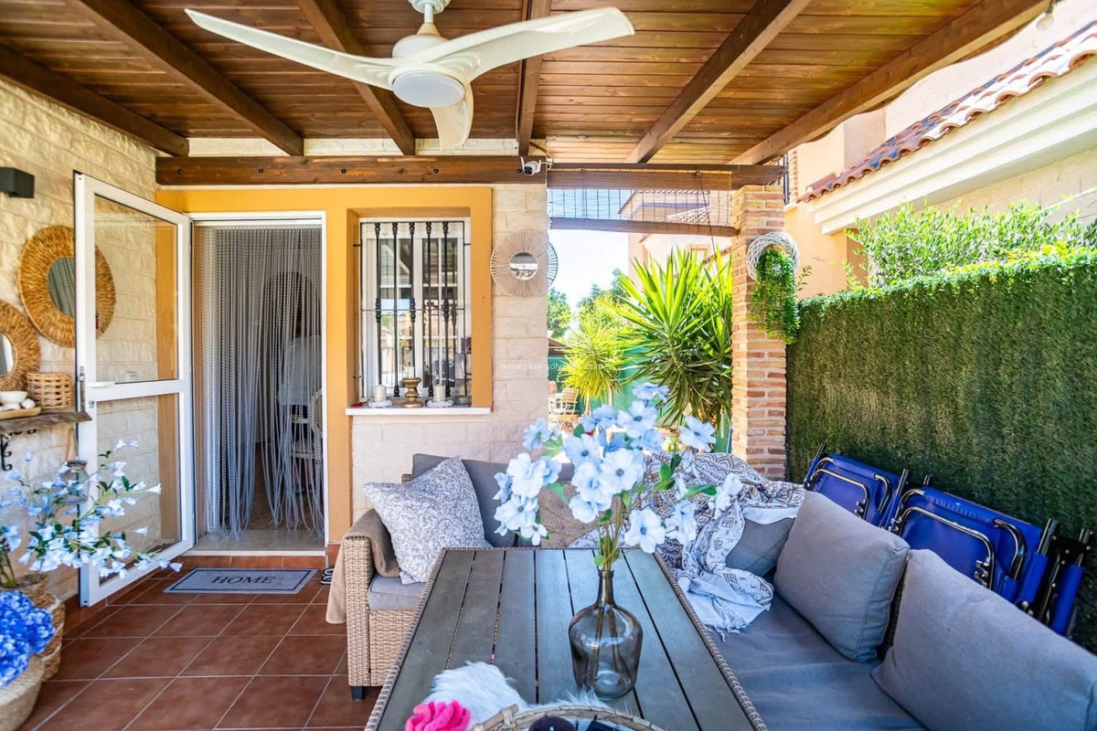Detached villa with private pool in El Raso, Guardamar del Segura