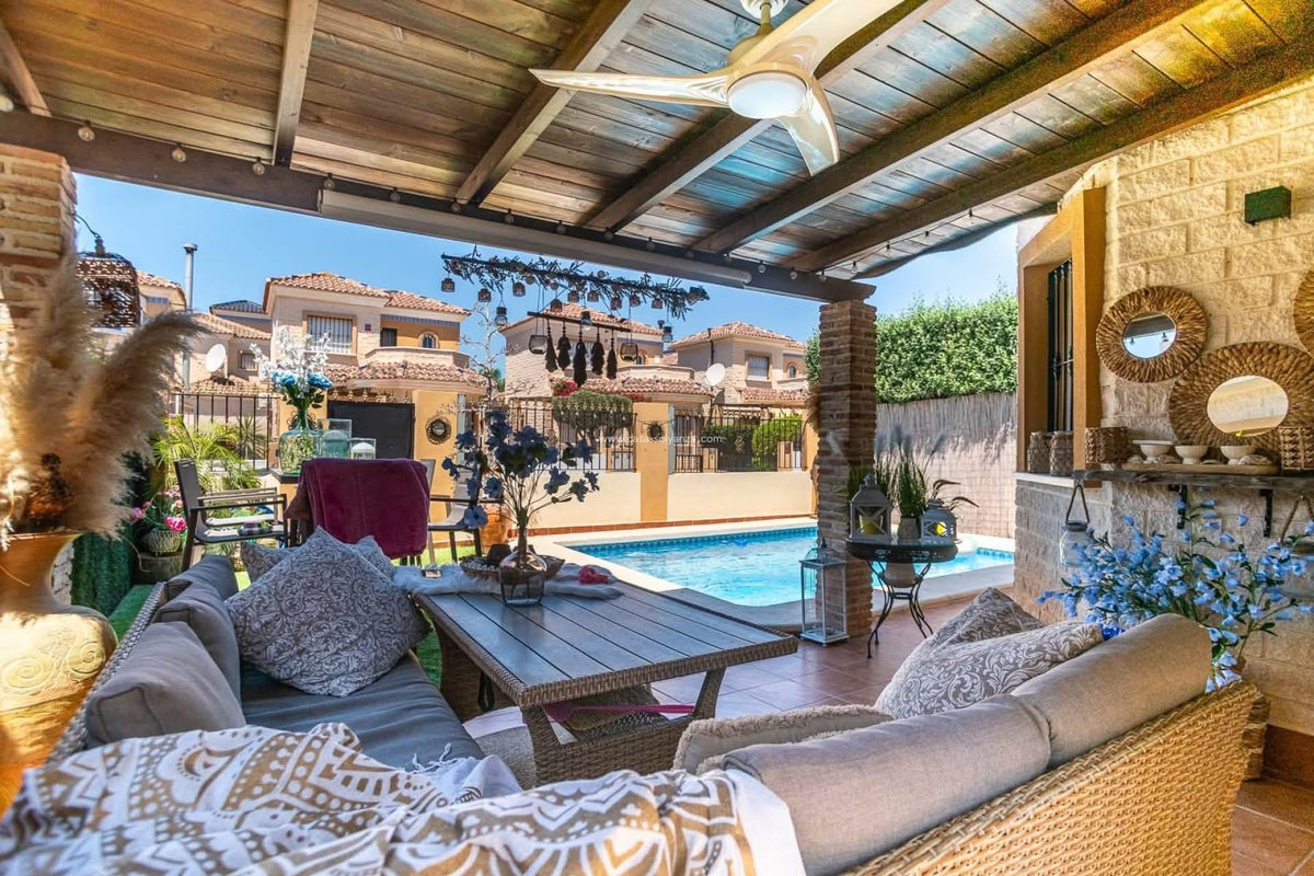 Detached villa with private pool in El Raso, Guardamar del Segura