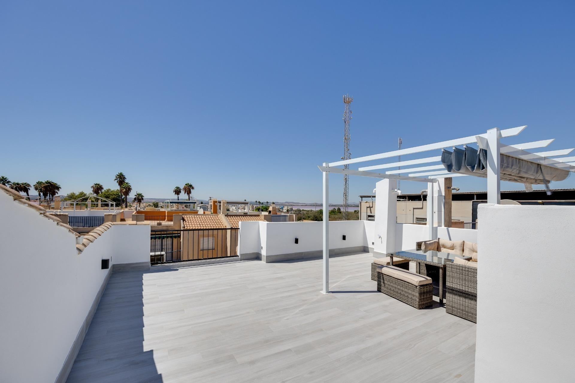 Renovated duplex penthouse with private solarium and communal pool