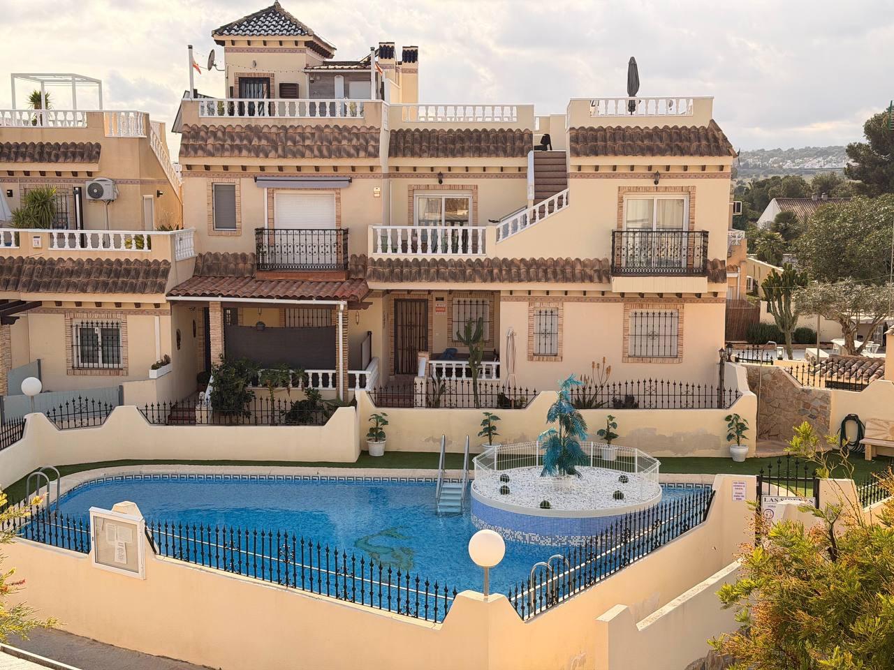 Semi-detached townhouse in La Florida, Orihuela Costa — 3 bedrooms, 130 m² plot