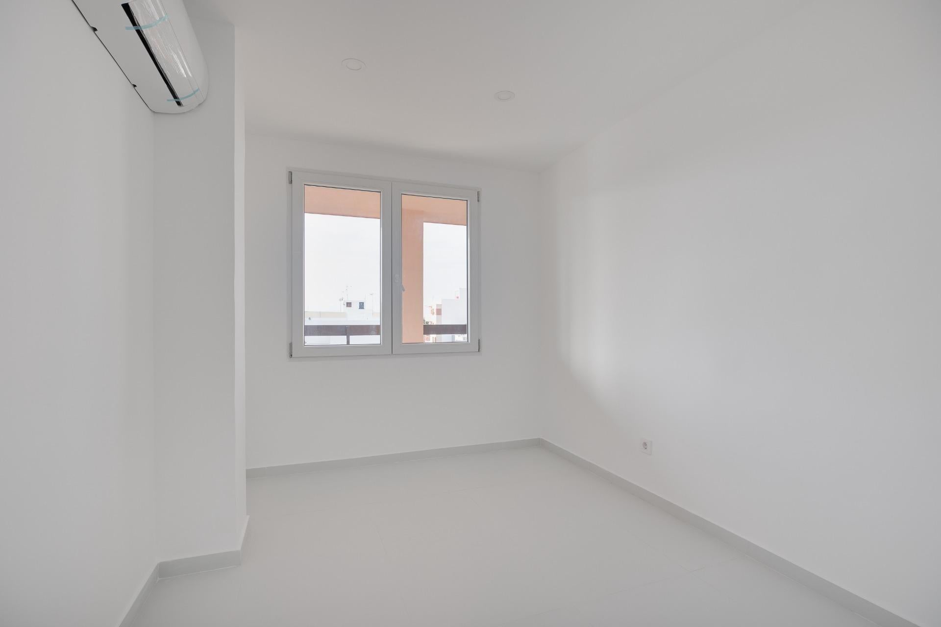 Modern renovated apartment near Playa de los Náufragos, Torrevieja — 3 bedrooms