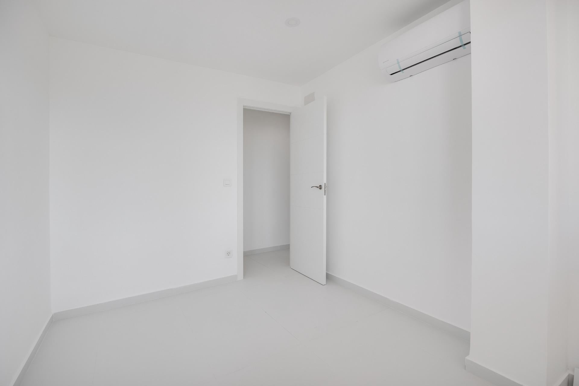 Modern renovated apartment near Playa de los Náufragos, Torrevieja — 3 bedrooms