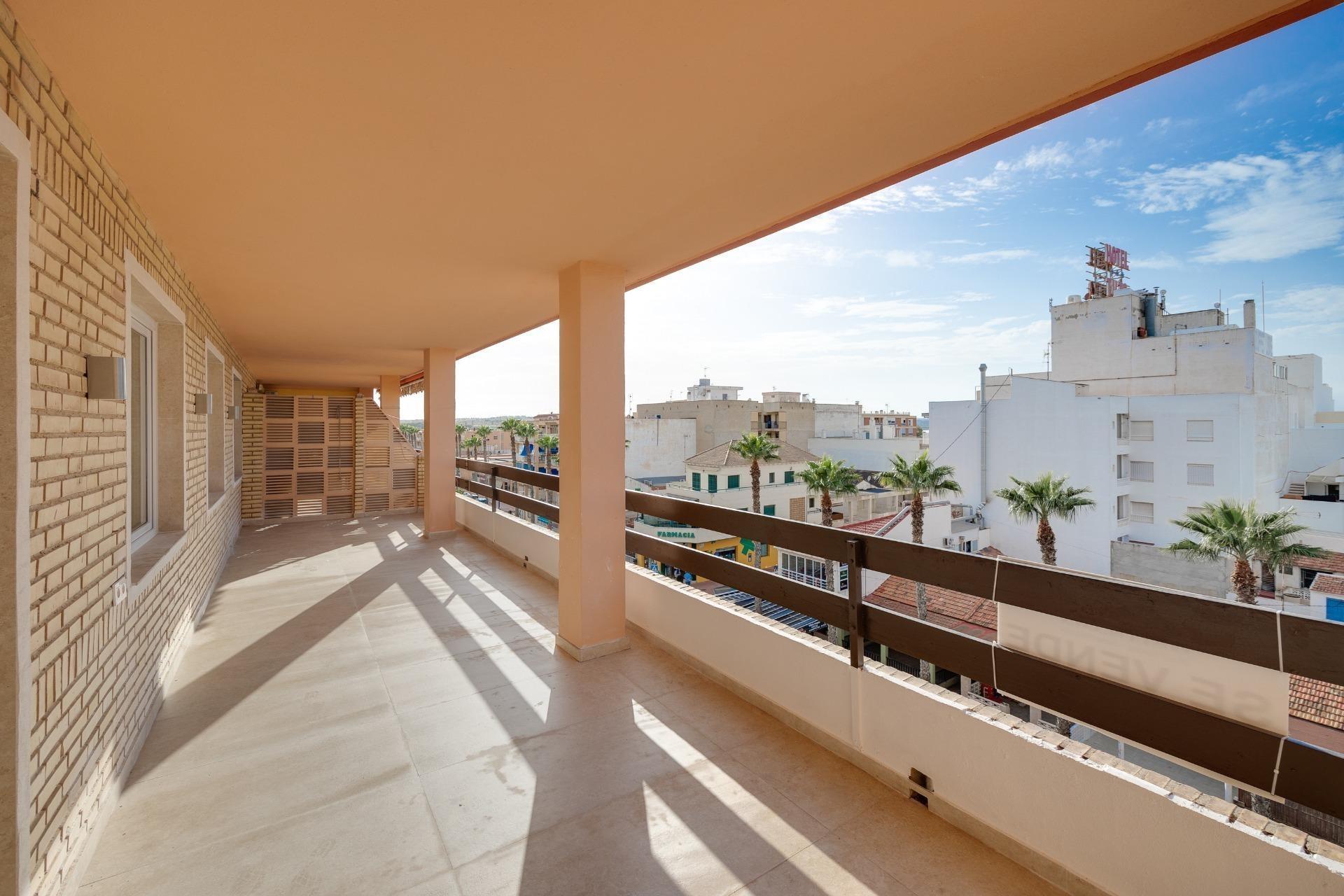 Modern renovated apartment near Playa de los Náufragos, Torrevieja — 3 bedrooms