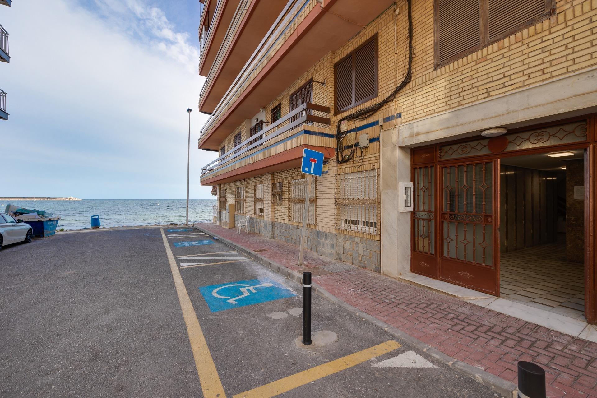 Modern renovated apartment near Playa de los Náufragos, Torrevieja — 3 bedrooms
