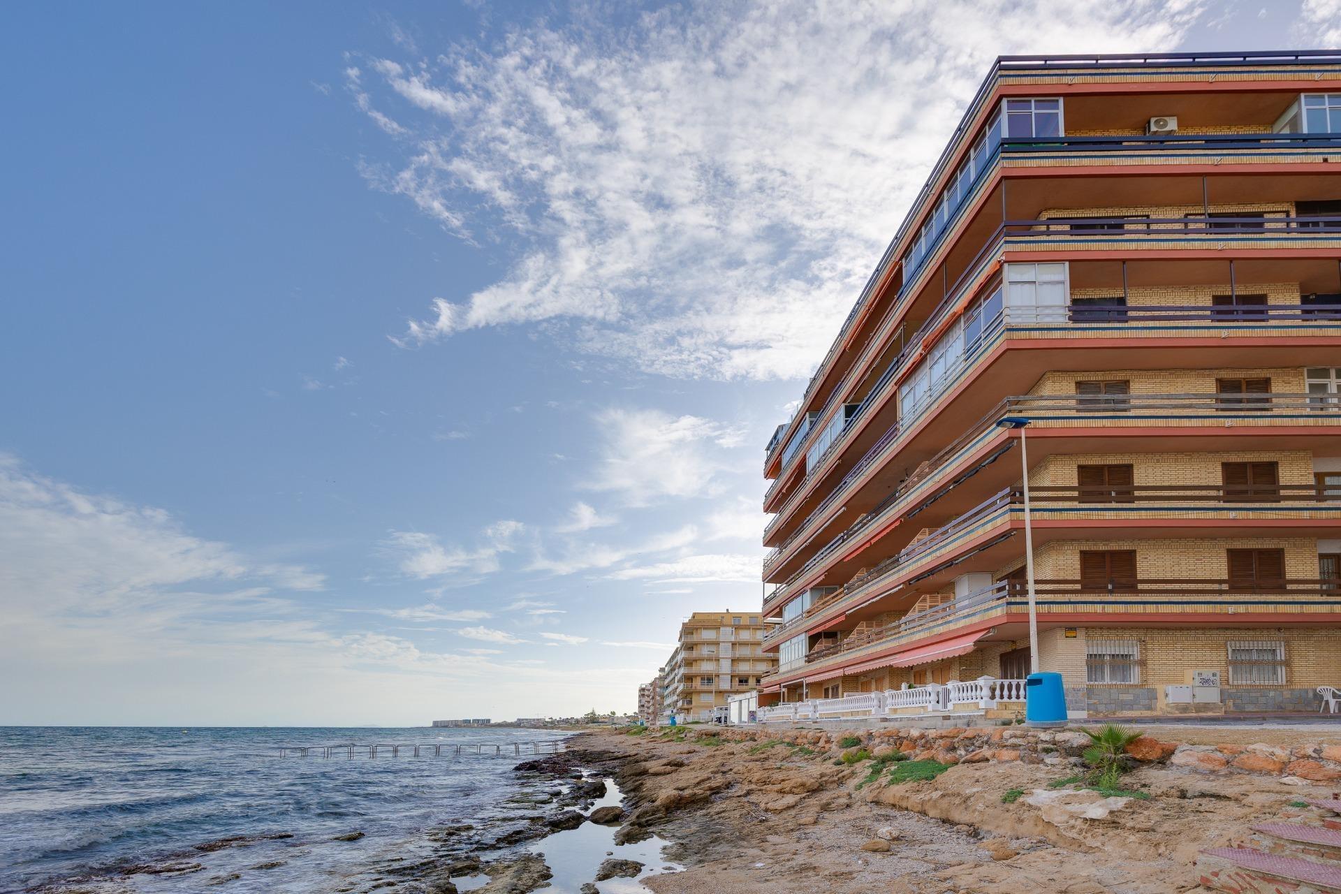Modern renovated apartment near Playa de los Náufragos, Torrevieja — 3 bedrooms