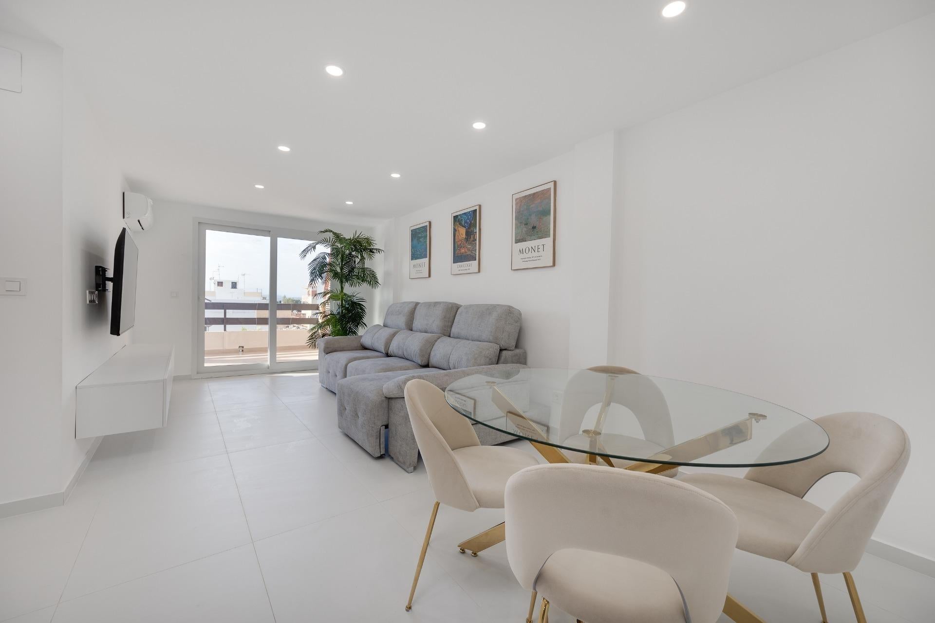 Modern renovated apartment near Playa de los Náufragos, Torrevieja — 3 bedrooms
