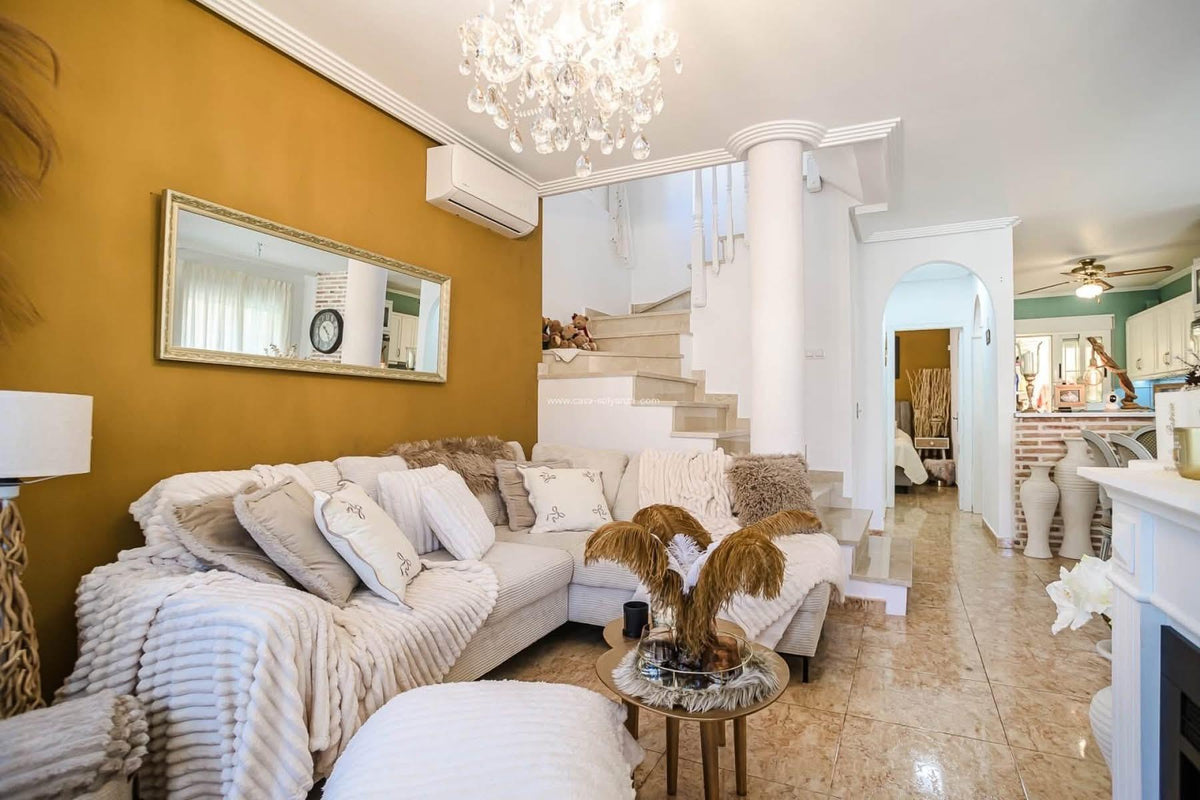 Detached villa with private pool in El Raso, Guardamar del Segura