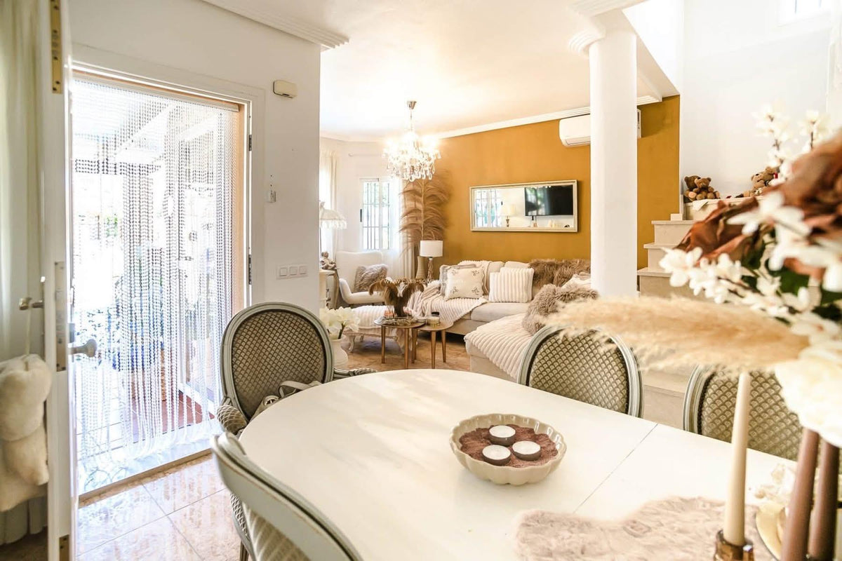 Detached villa with private pool in El Raso, Guardamar del Segura