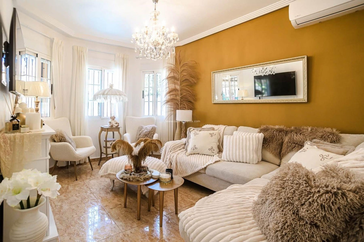 Detached villa with private pool in El Raso, Guardamar del Segura