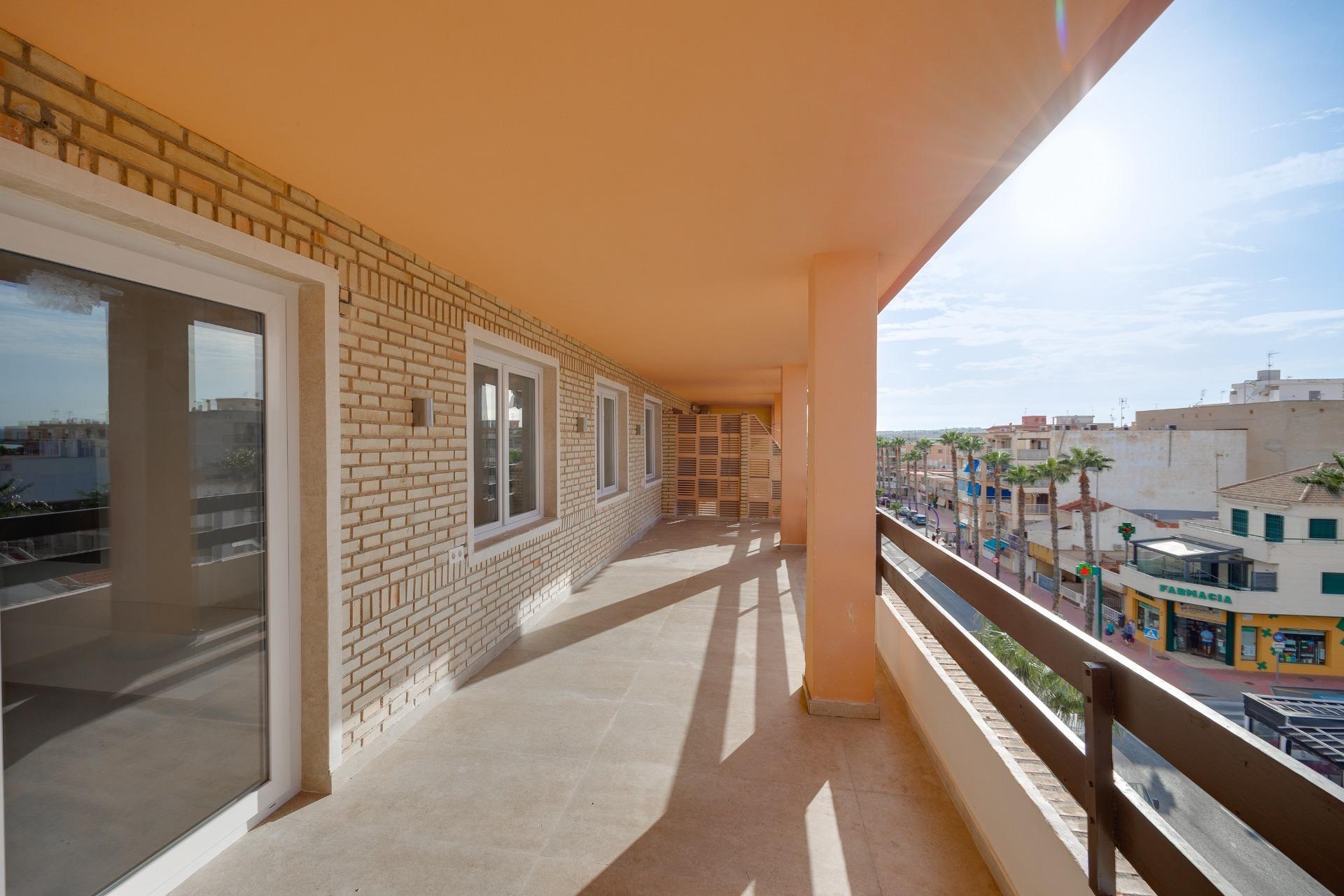 Modern renovated apartment near Playa de los Náufragos, Torrevieja — 3 bedrooms