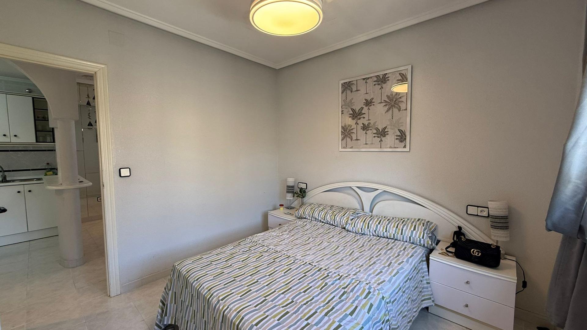 Exclusive top-floor bungalow with 2 bedrooms, 1 bathroom, pool and basement, Punta Prima