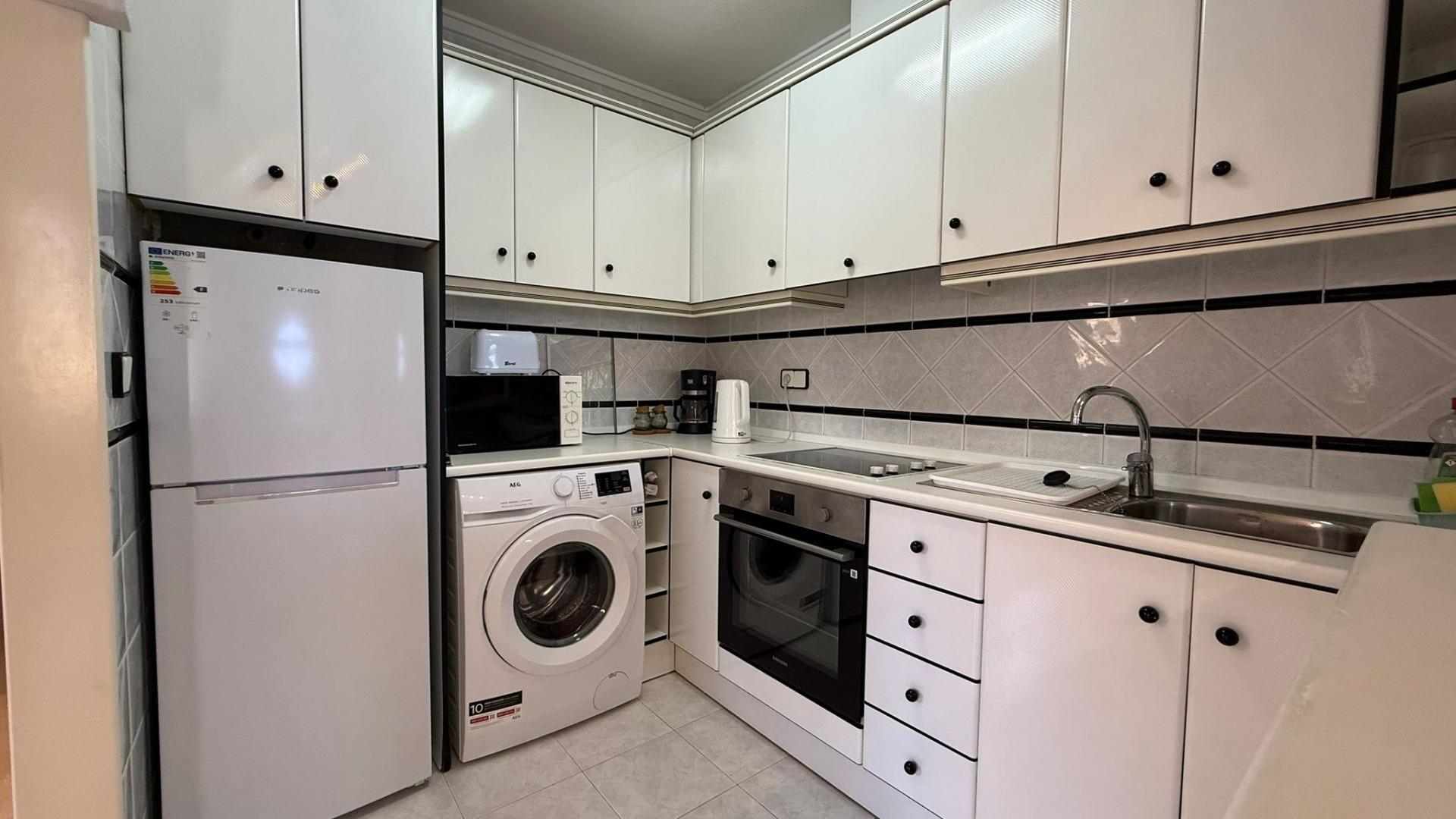 Бунгало на верхнем этаже с 2 спальнями, 1 ванной, бассейном и подвалом, Пунта Прима