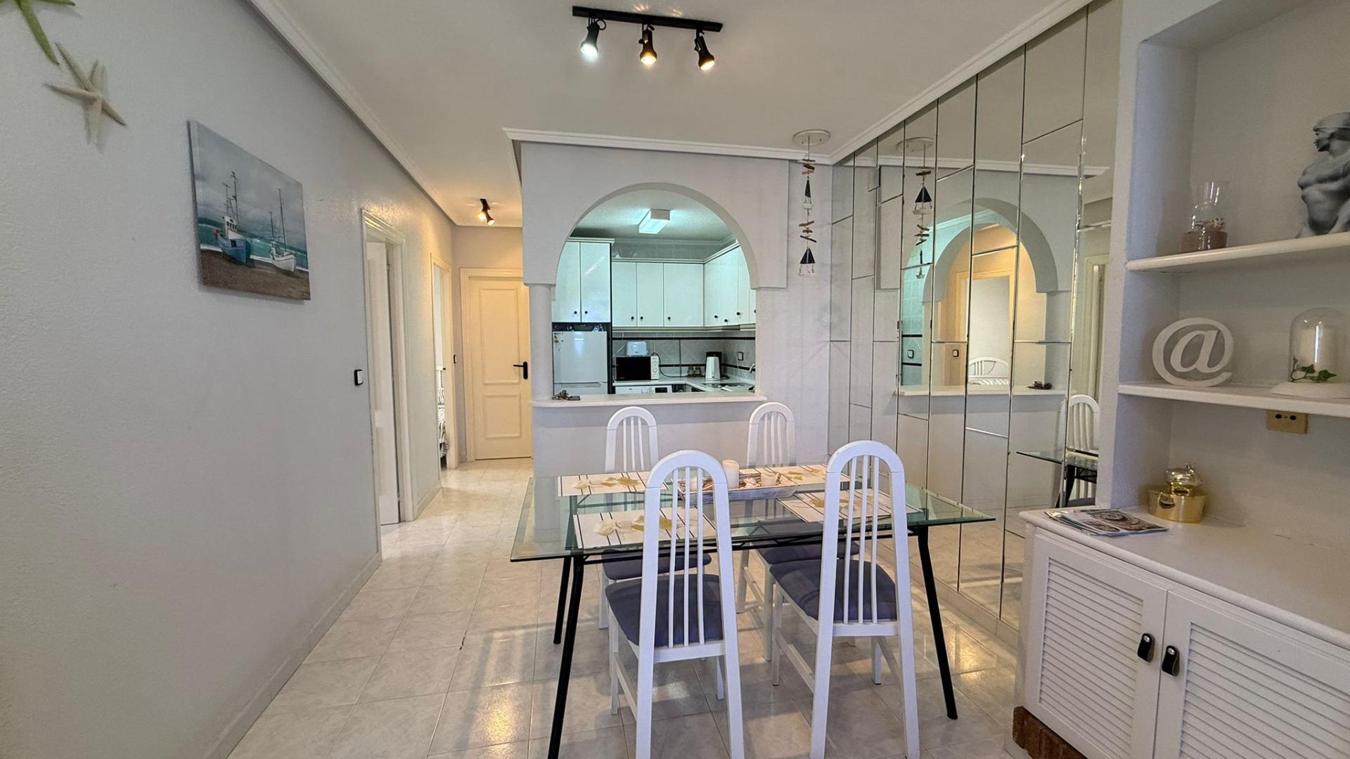 Бунгало на верхнем этаже с 2 спальнями, 1 ванной, бассейном и подвалом, Пунта Прима