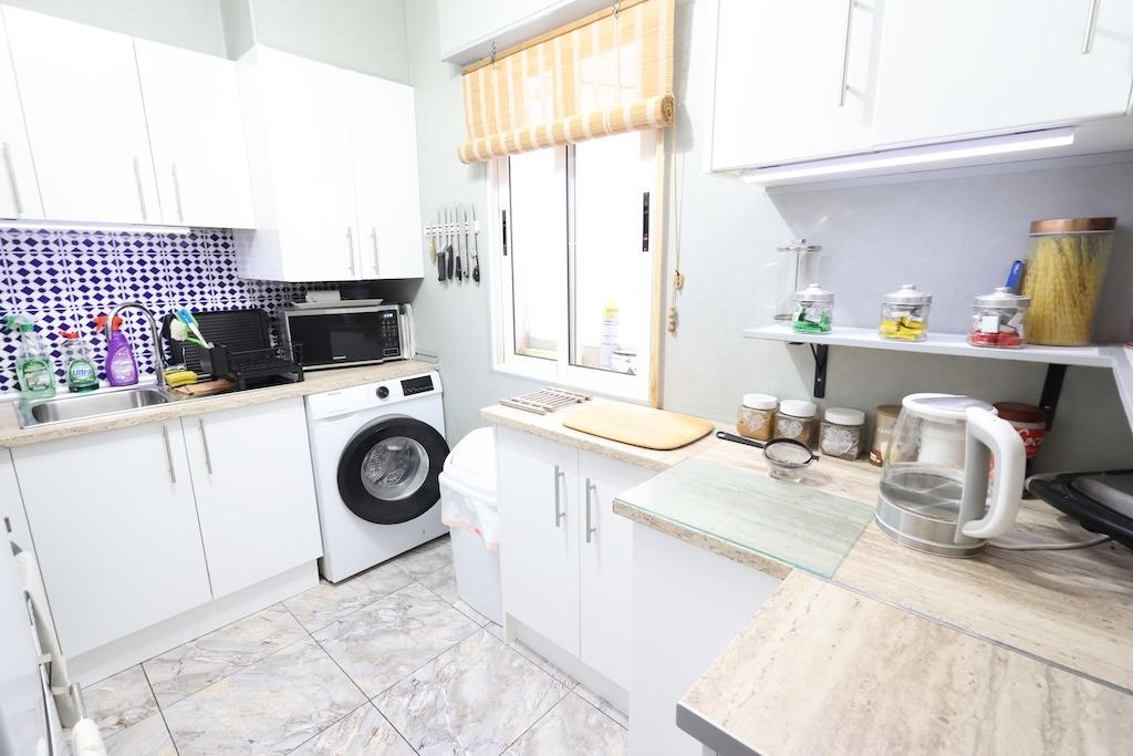 Top-floor bungalow with private solarium and communal pool in El Limonar