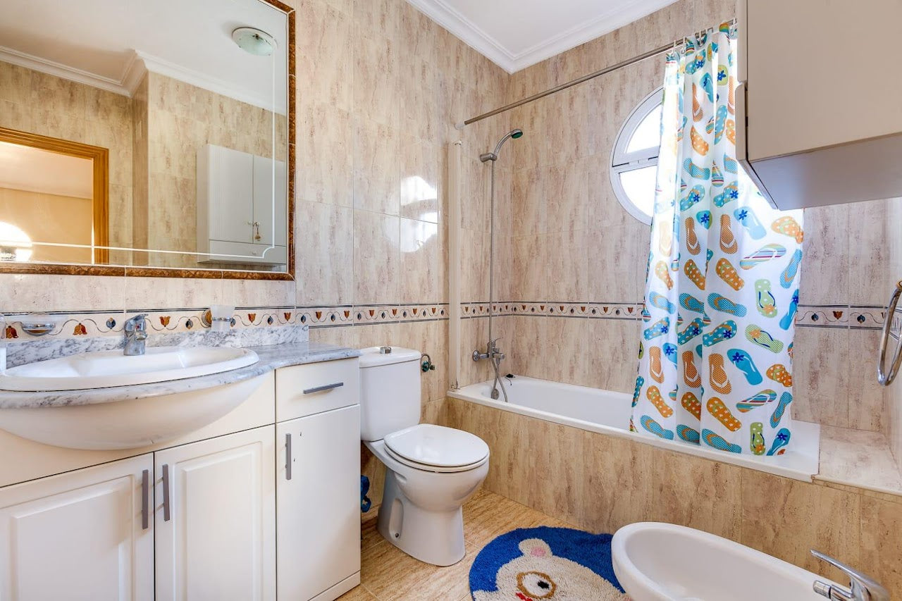 Long-Term Rental – House with Fireplace, Solarium &amp; BBQ Area in El Raso