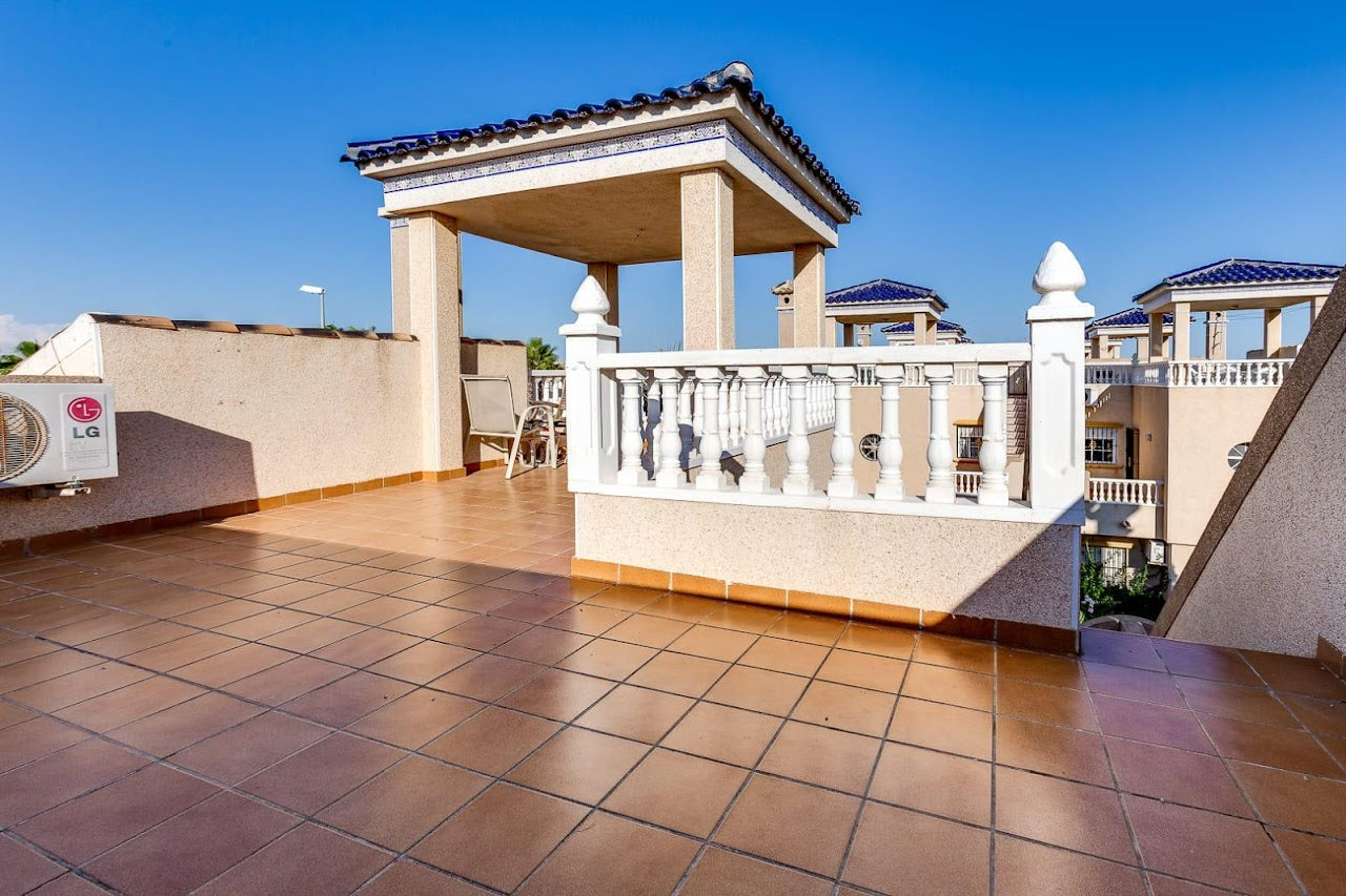 Long-Term Rental – House with Fireplace, Solarium &amp; BBQ Area in El Raso