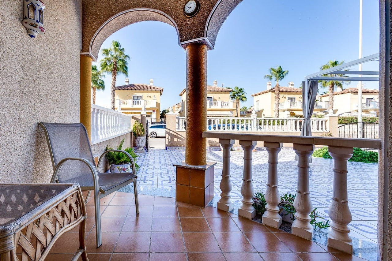 Long-Term Rental – House with Fireplace, Solarium &amp; BBQ Area in El Raso