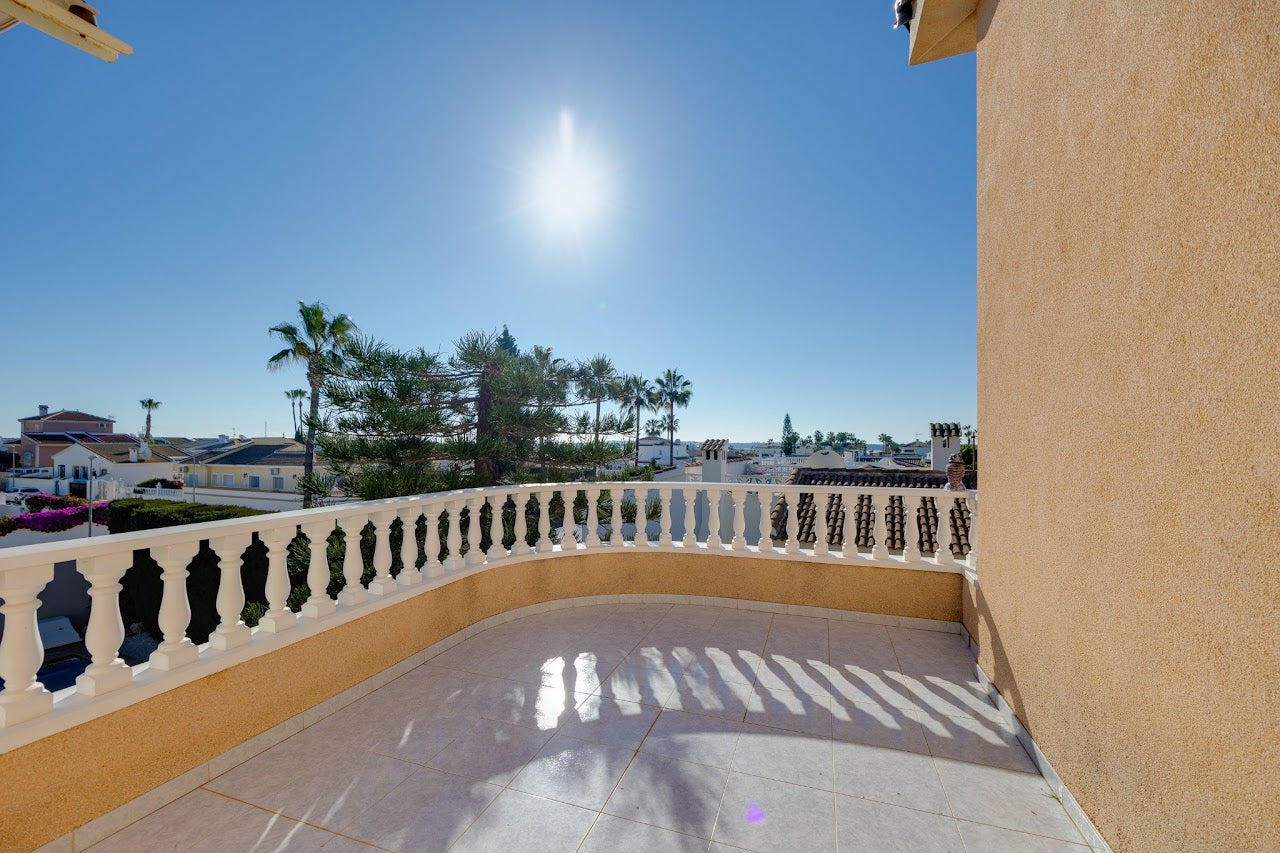 Сдаётся в аренду вилла с приватным бассейном и садом в Ciudad Quesada