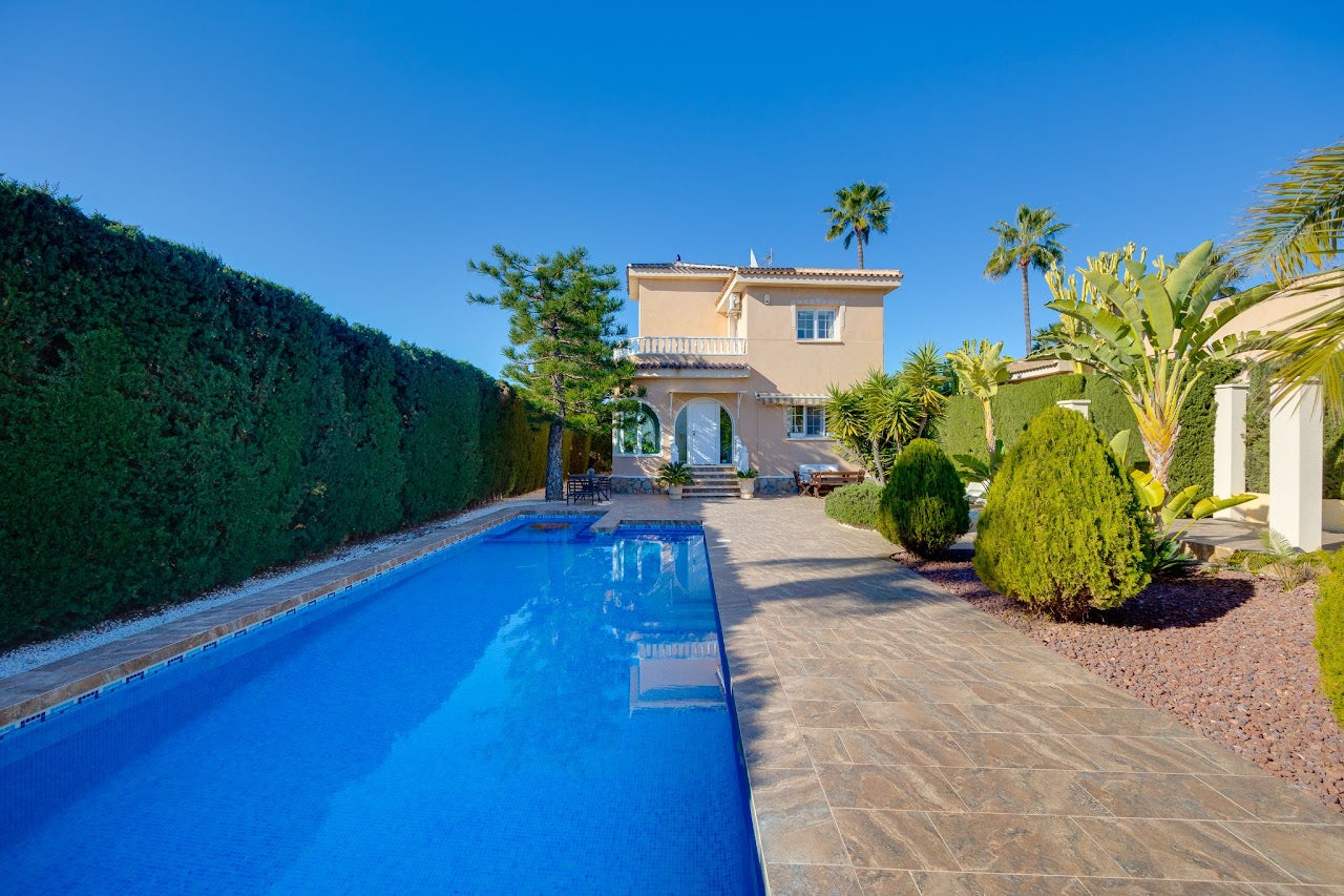 Luxury Villa with Private Pool in Ciudad Quesada – Short-Term Rental