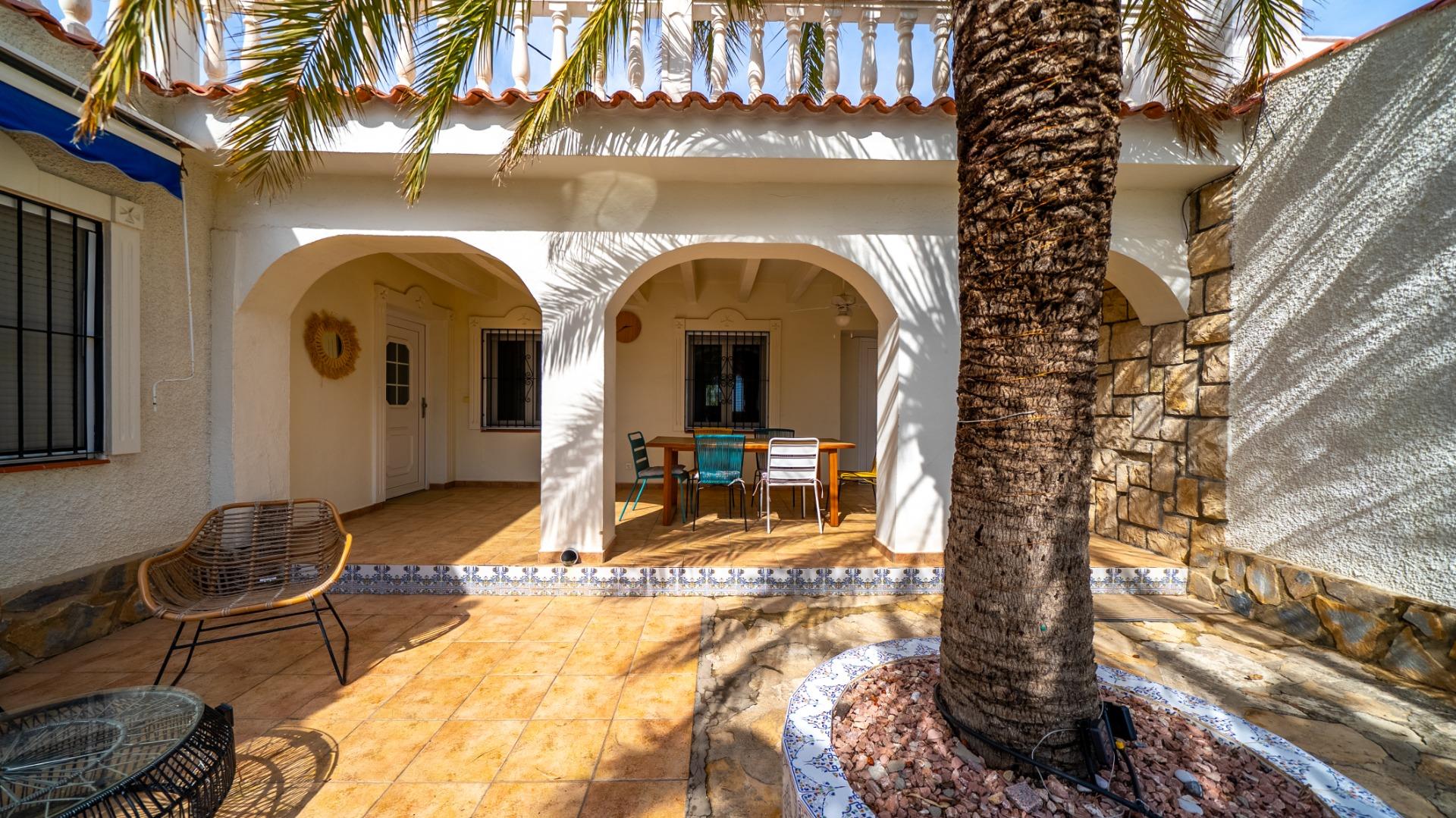 Villa with sea views and private pool in El Campello