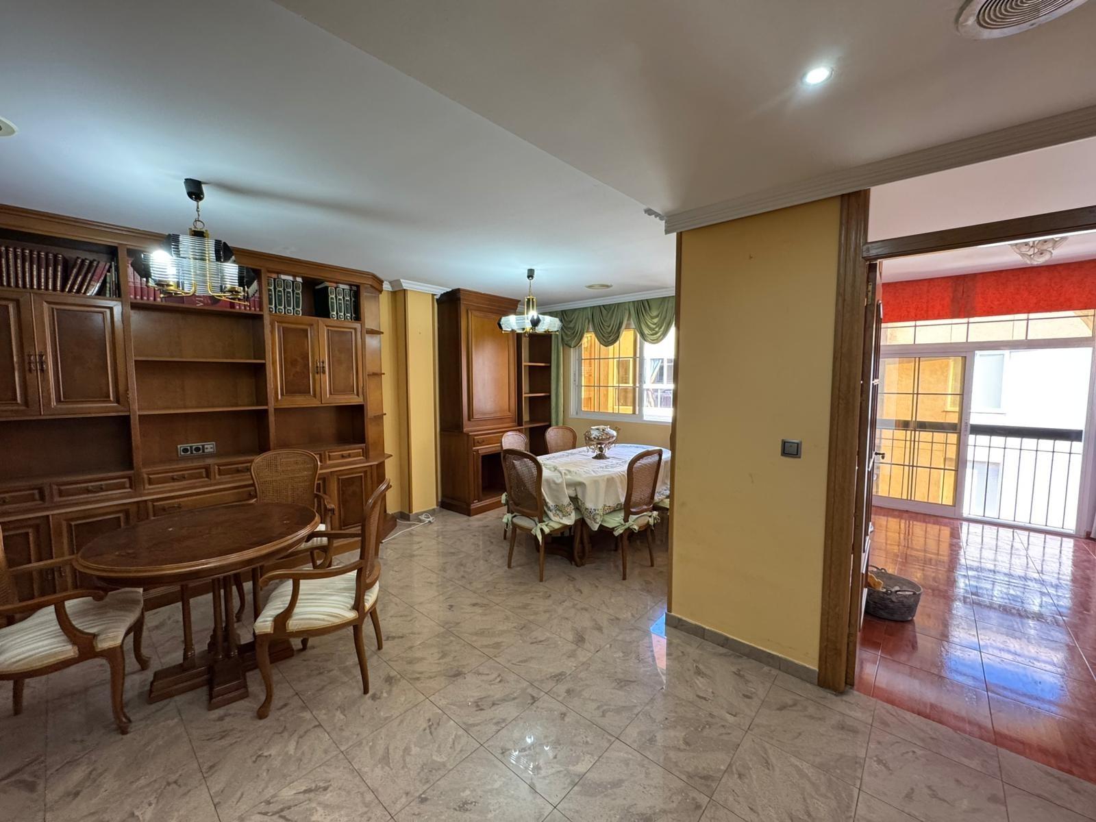 Апартаменты в районе Абанерас рядом с Playa del Cura 2 спальни, 2 санузла, гараж включён