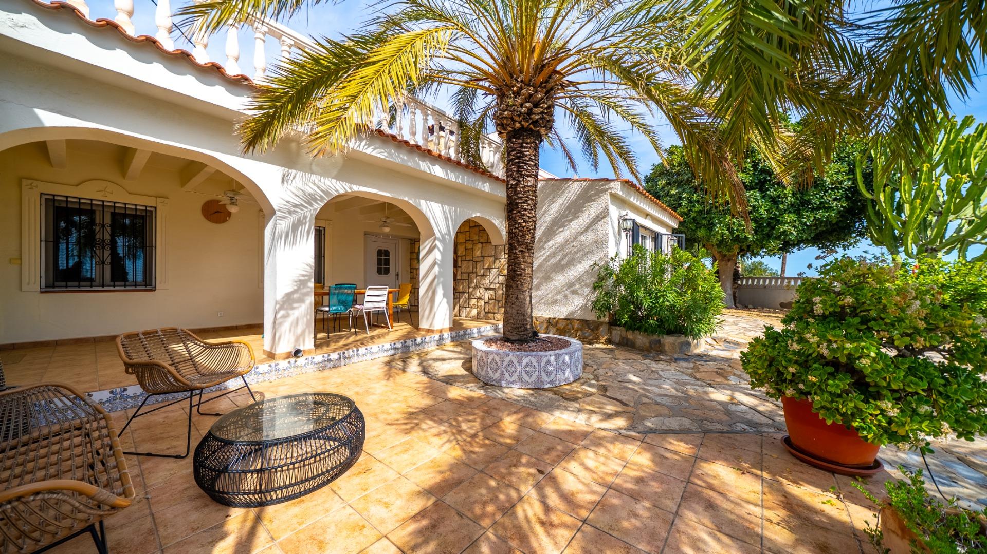 Villa with sea views and private pool in El Campello