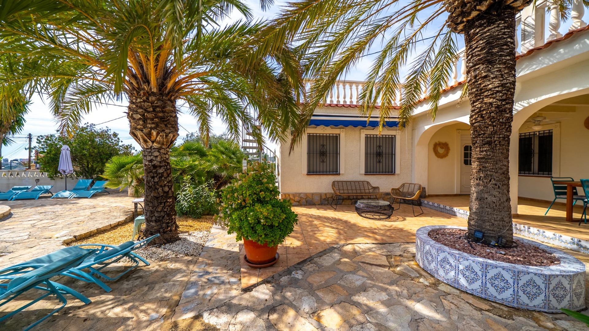 Villa with sea views and private pool in El Campello