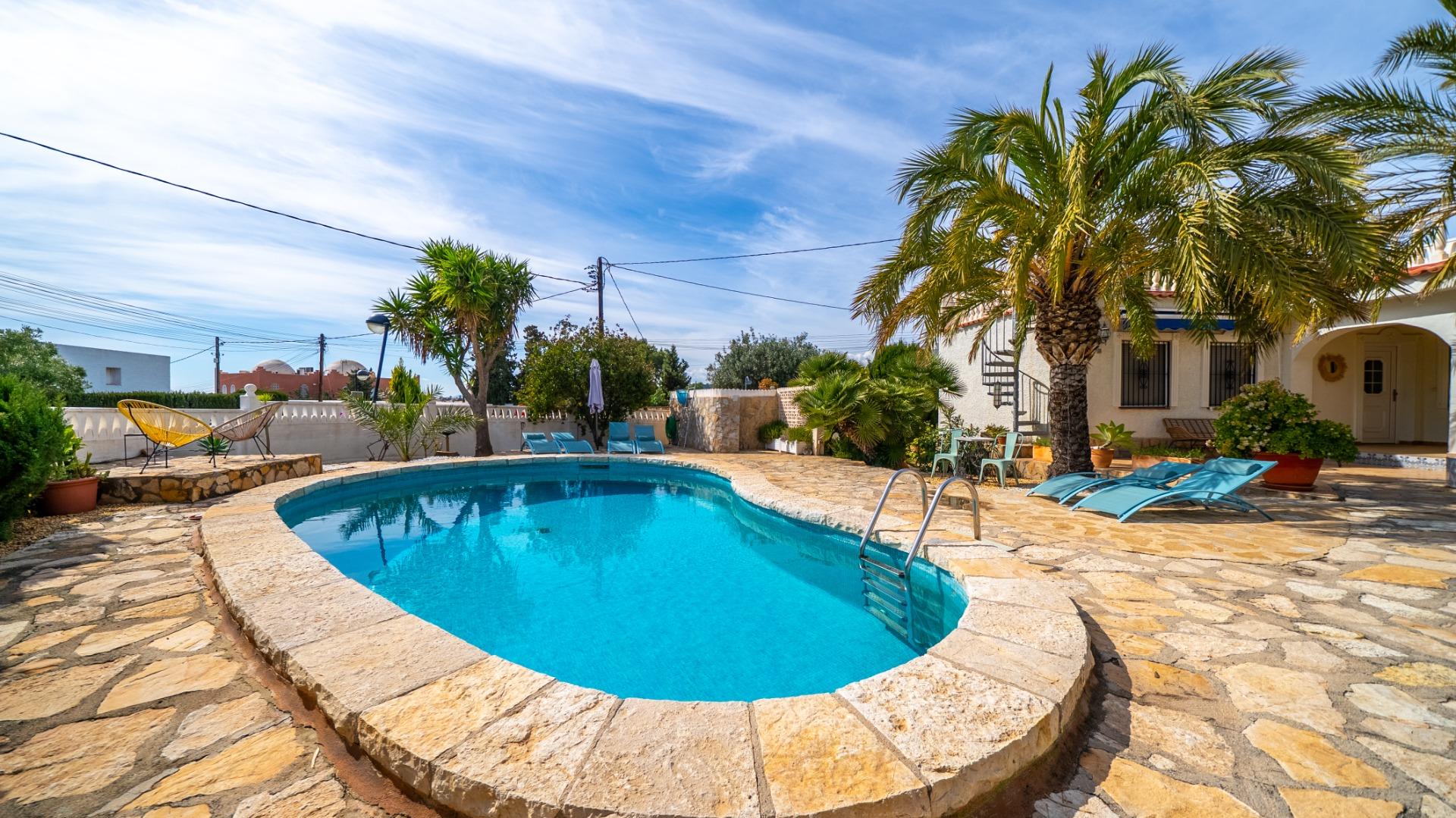 Villa with sea views and private pool in El Campello