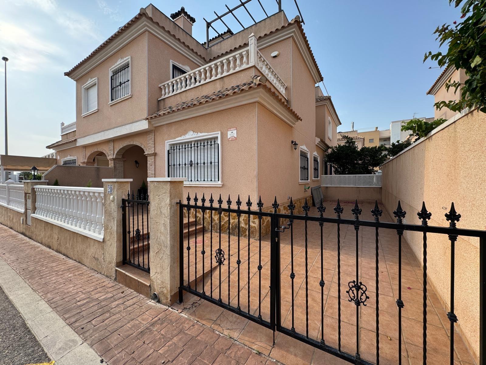 Renovated townhouse in Orihuela Costa with parking and private plot