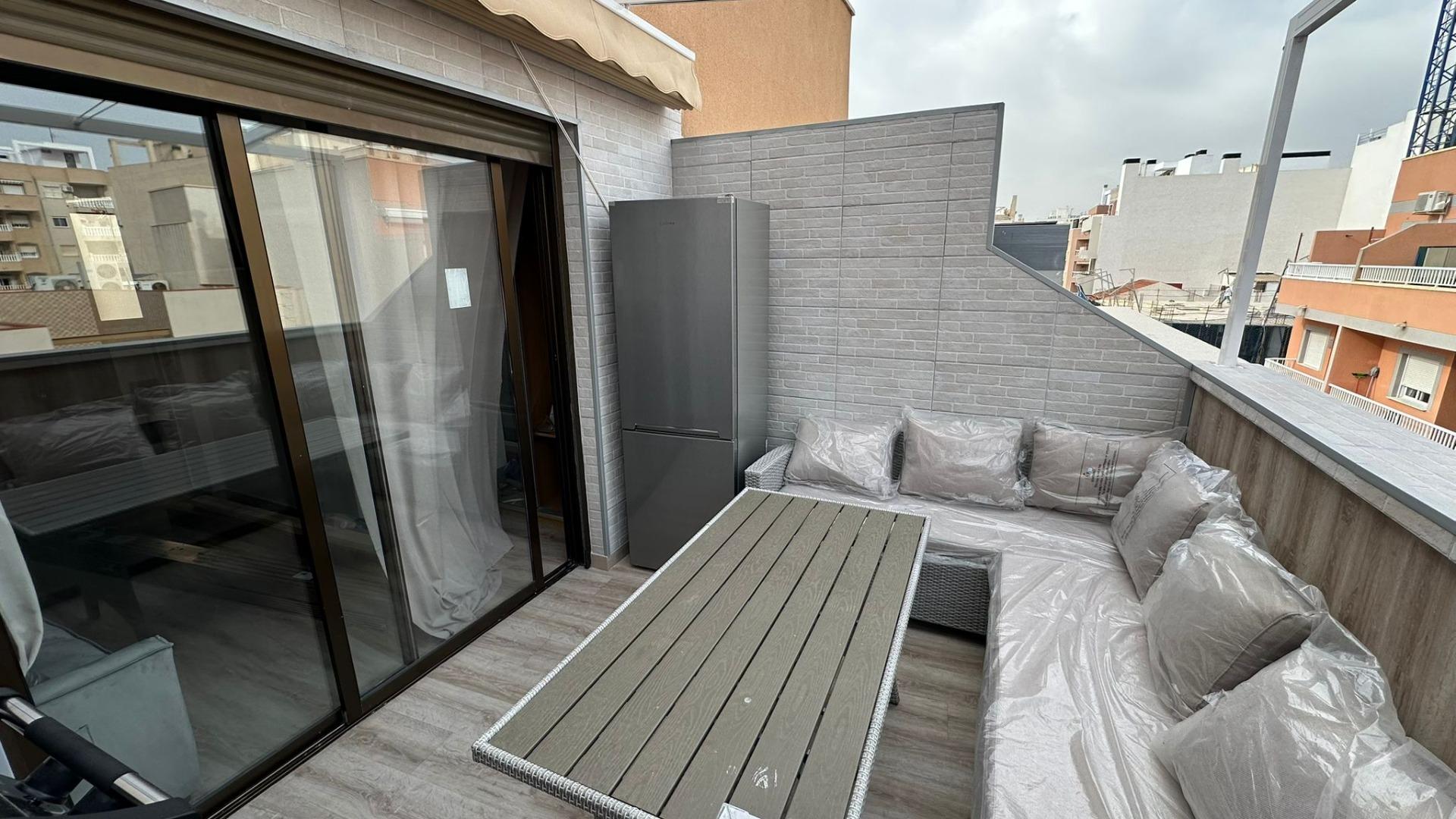 Charming renovated penthouse studio near the Bus Station, Torrevieja