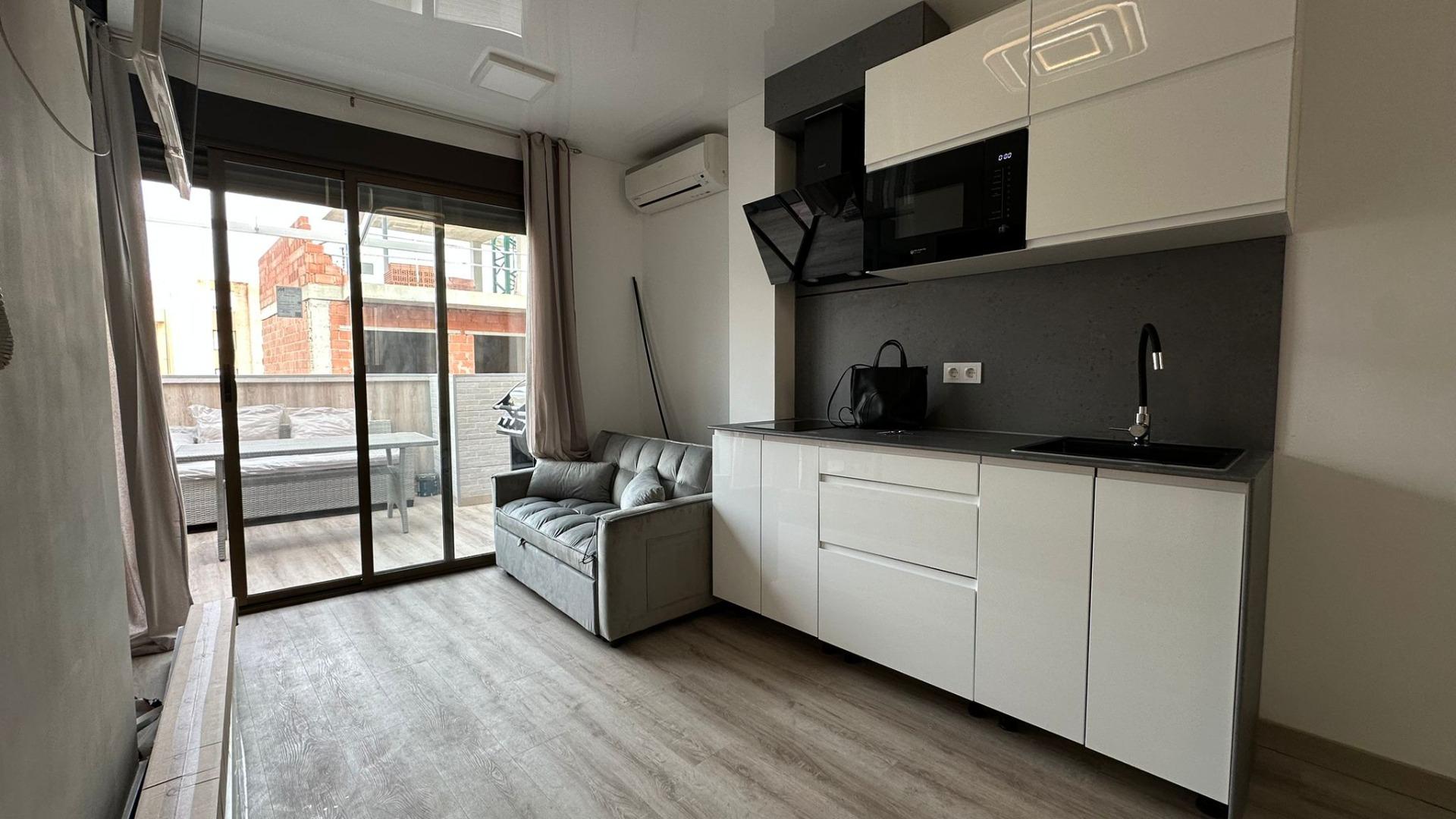 Charming renovated penthouse studio near the Bus Station, Torrevieja