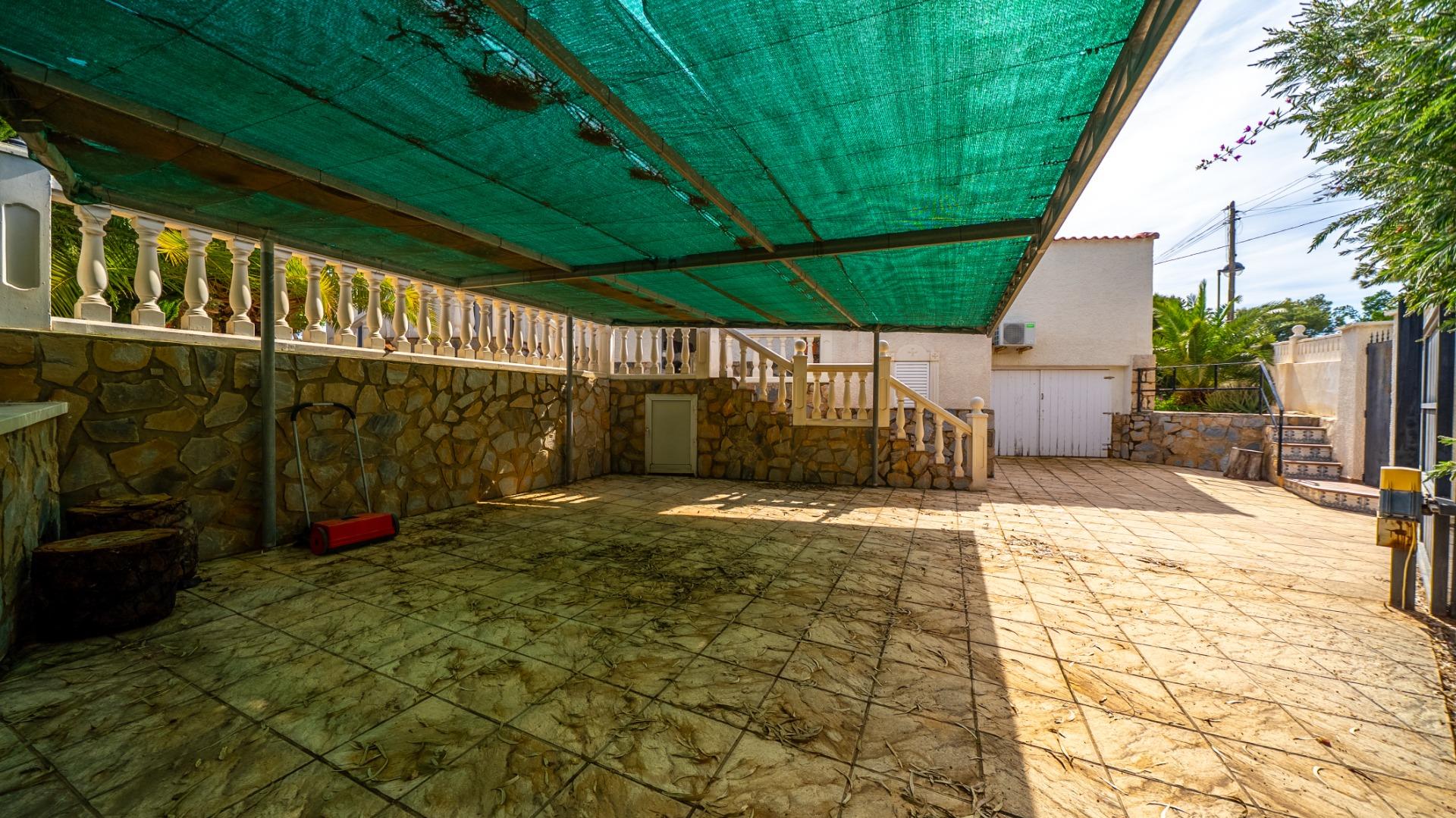 Villa with sea views and private pool in El Campello