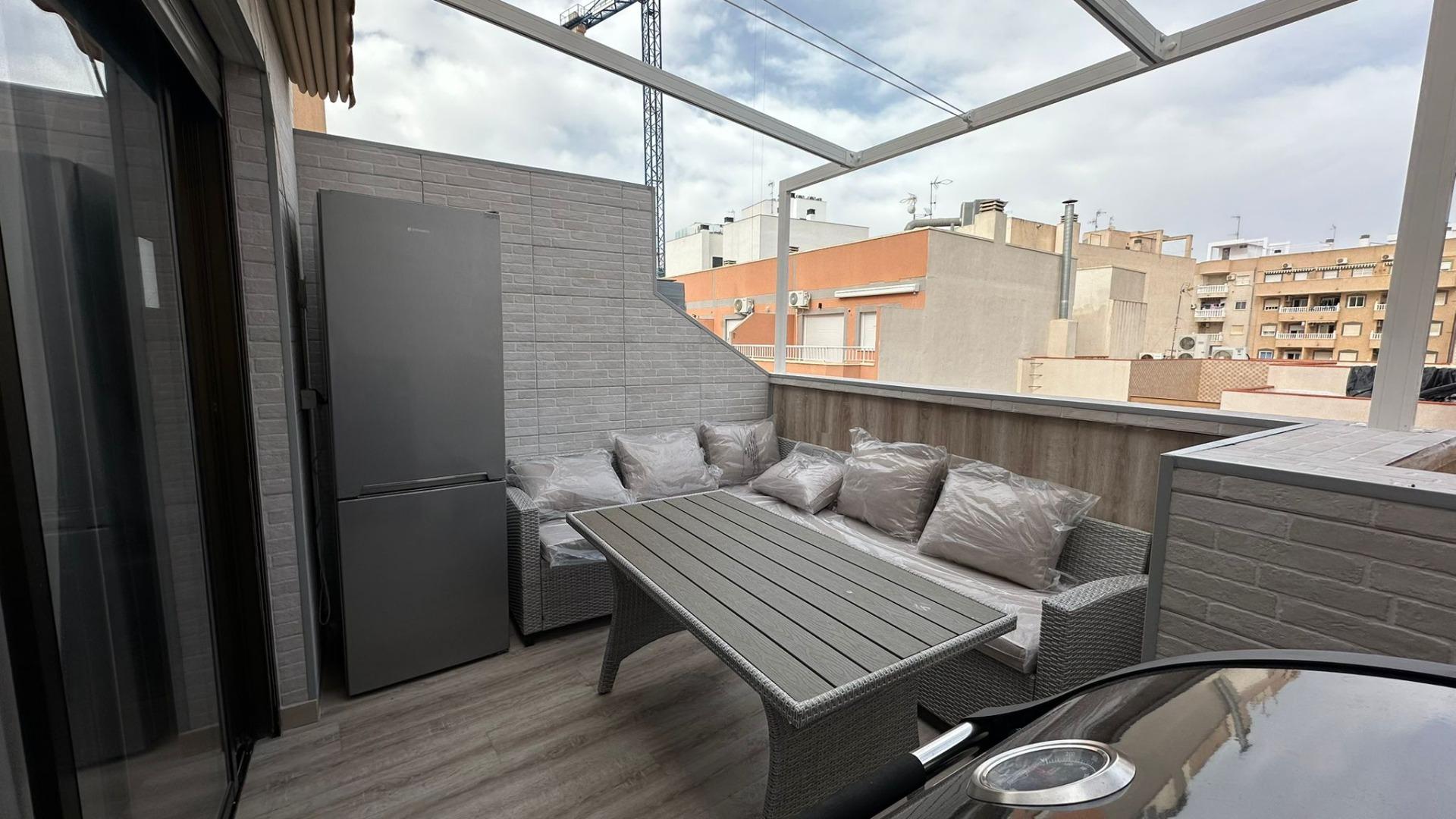 Charming renovated penthouse studio near the Bus Station, Torrevieja