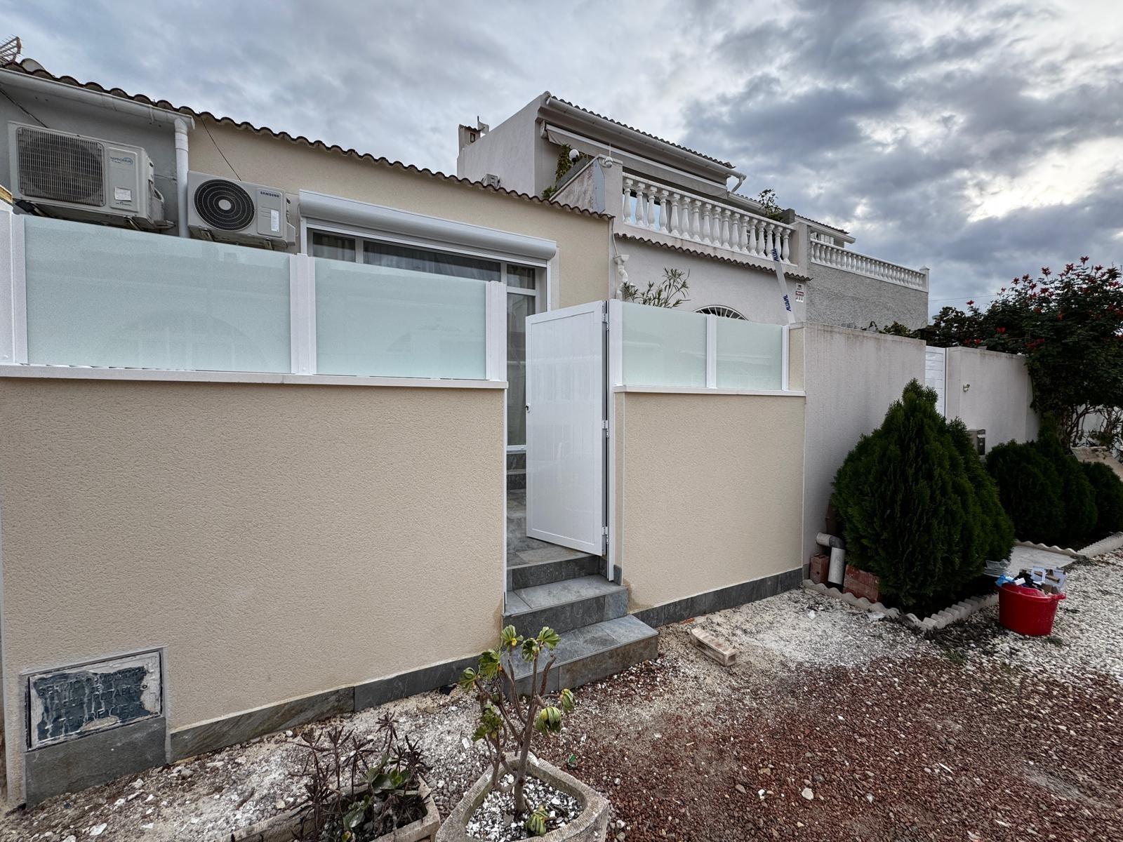 Fully renovated bungalow in La Siesta — 1 bedroom, 47 m² house, 15 m² plot — 125,000€