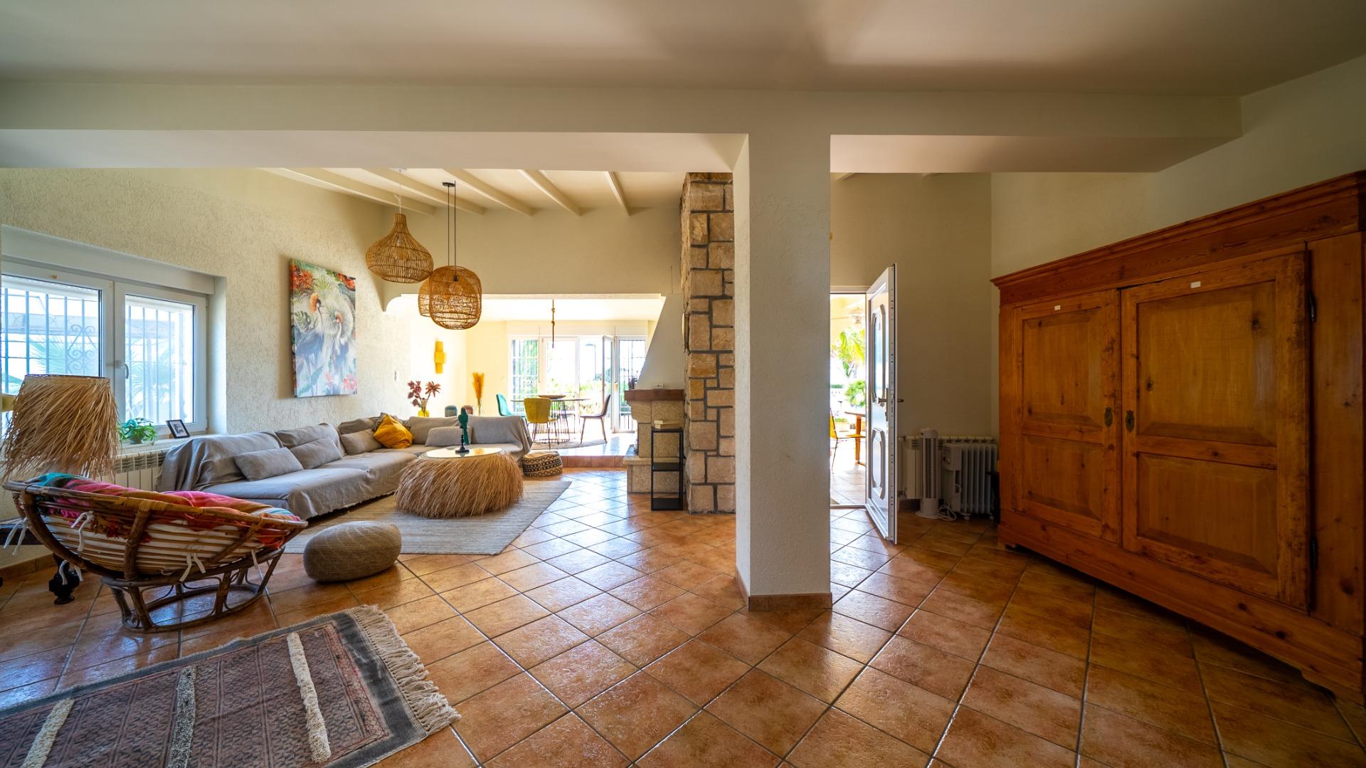 Villa with sea views and private pool in El Campello