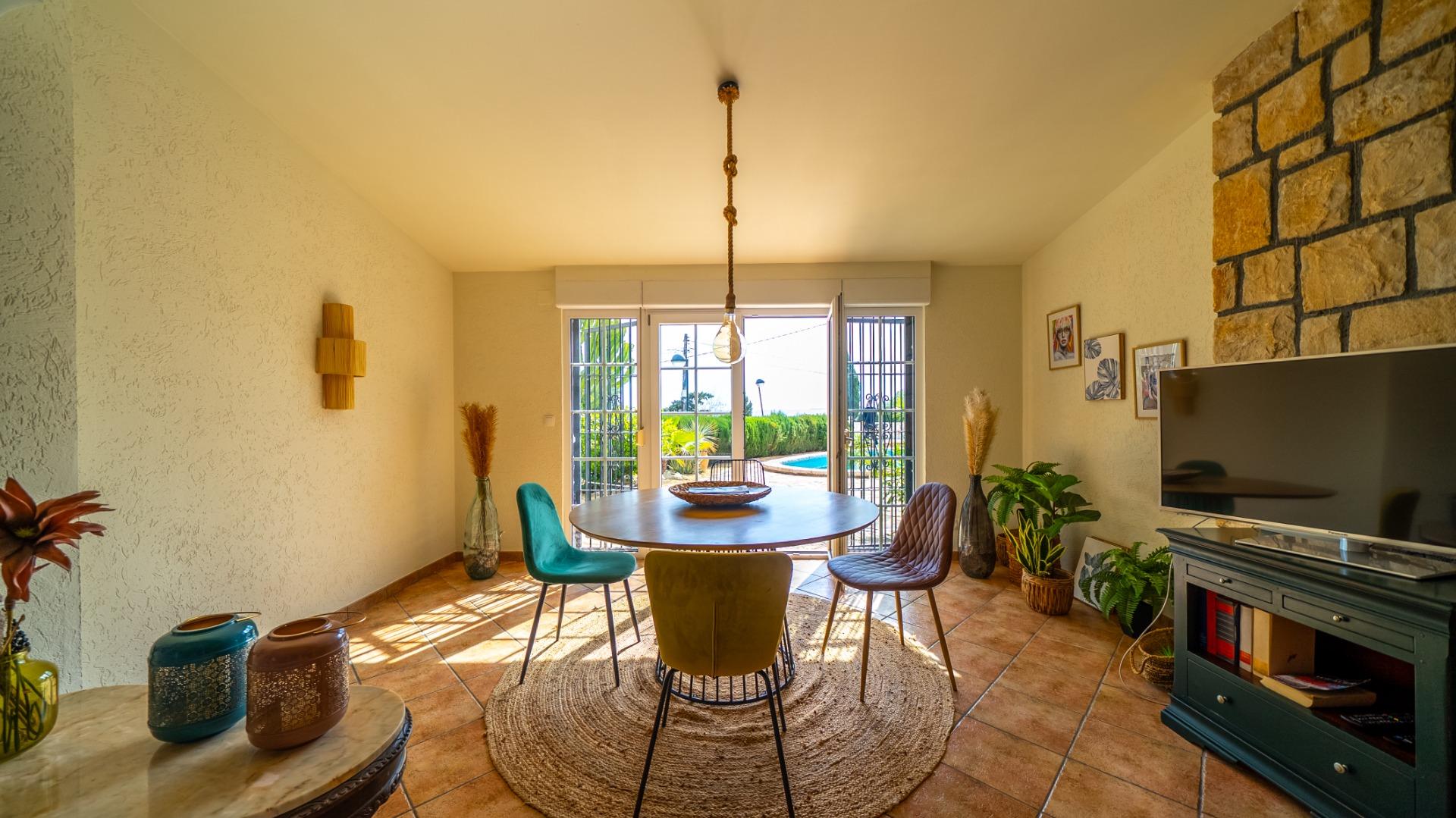 Villa with sea views and private pool in El Campello
