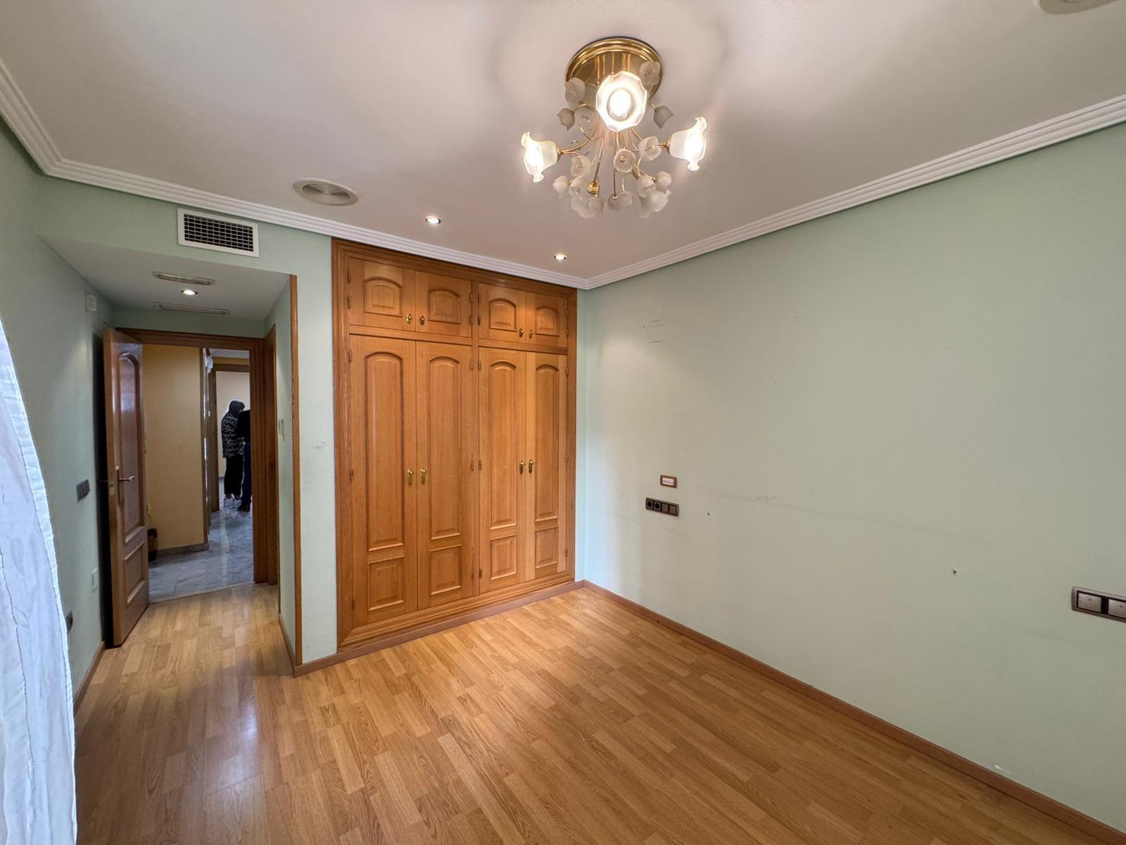 Апартаменты в районе Абанерас рядом с Playa del Cura 2 спальни, 2 санузла, гараж включён