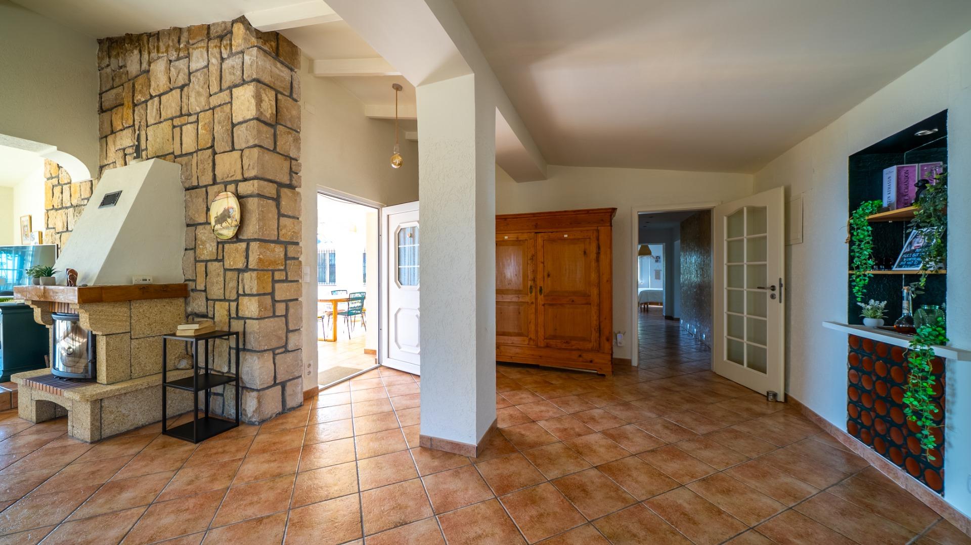 Villa with sea views and private pool in El Campello