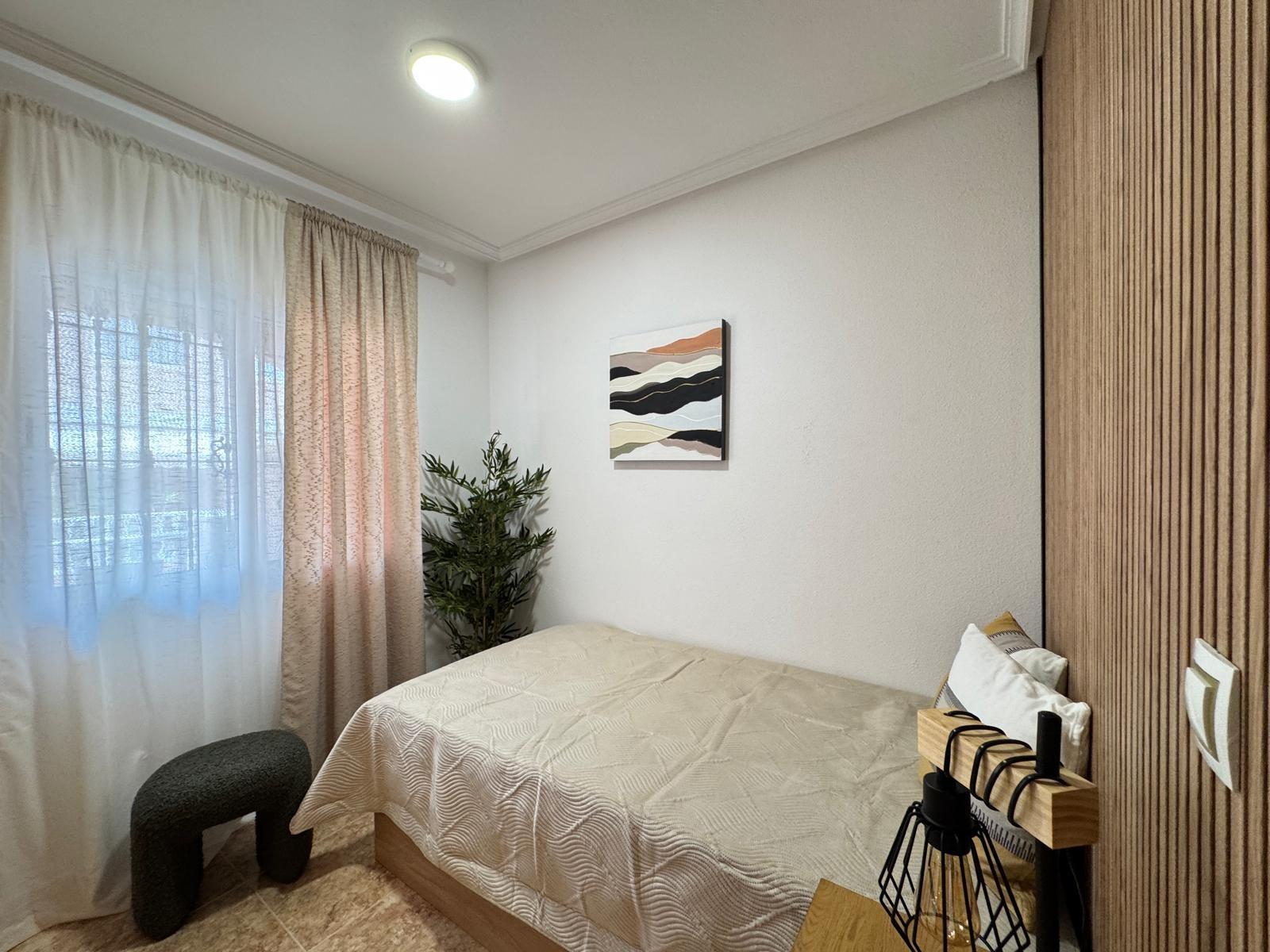 Таунхаус после ремонта в Orihuela Costa с парковкой и участком