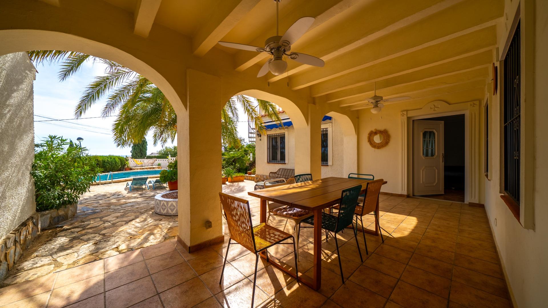 Villa with sea views and private pool in El Campello
