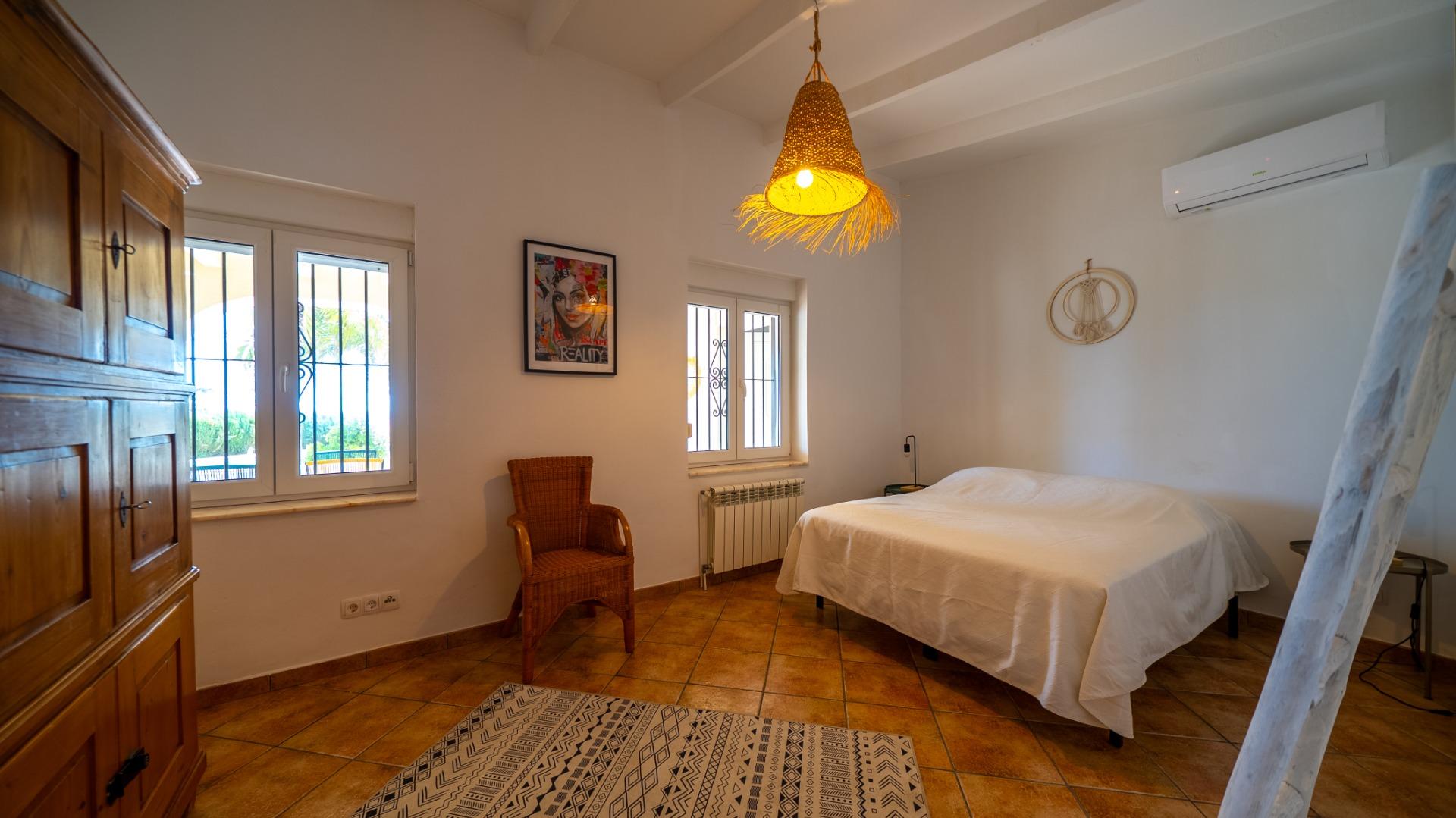 Villa with sea views and private pool in El Campello