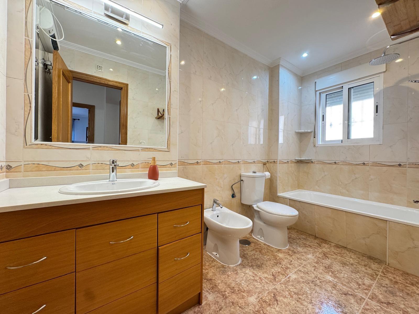 Таунхаус после ремонта в Orihuela Costa с парковкой и участком