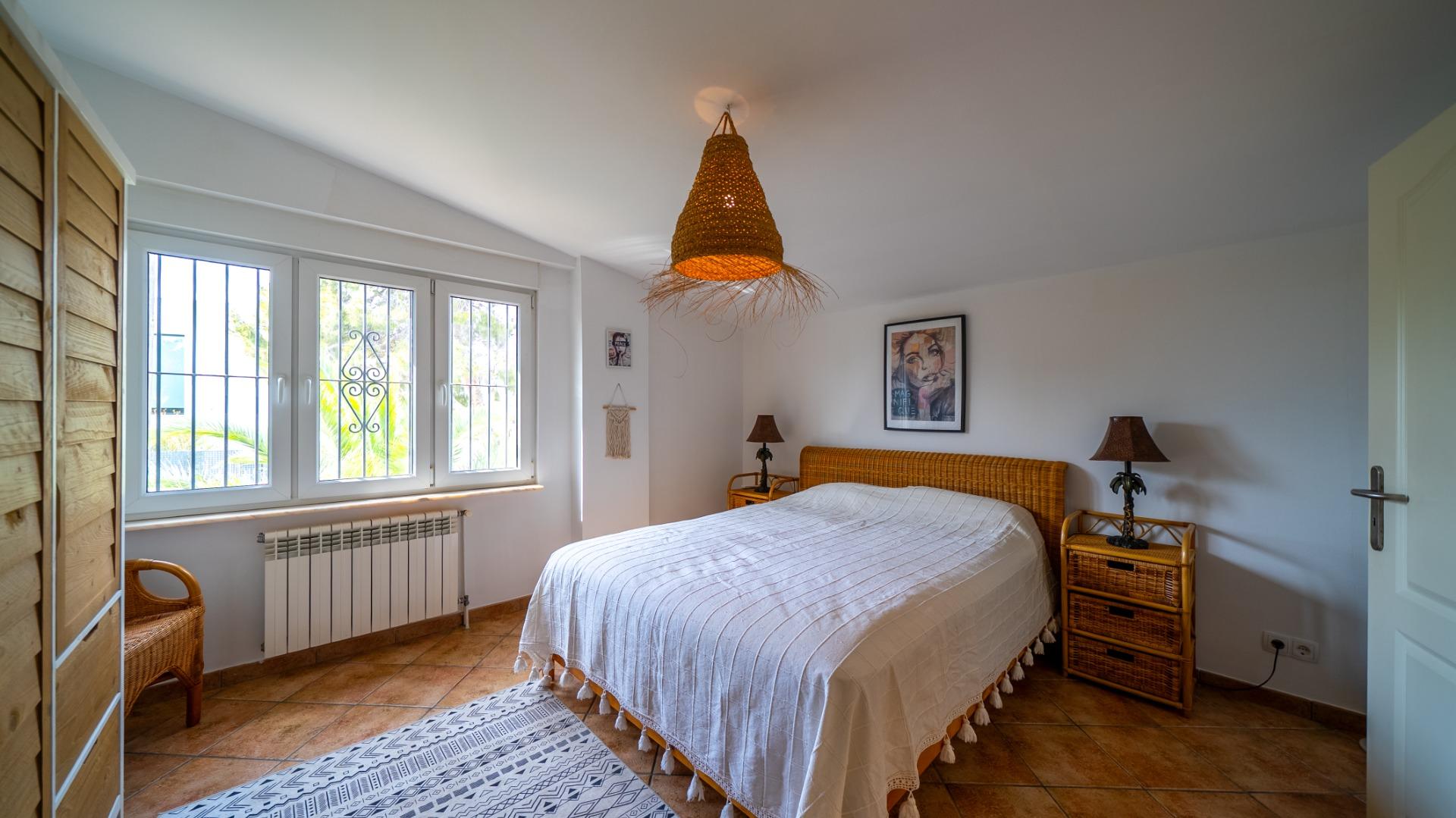 Villa with sea views and private pool in El Campello