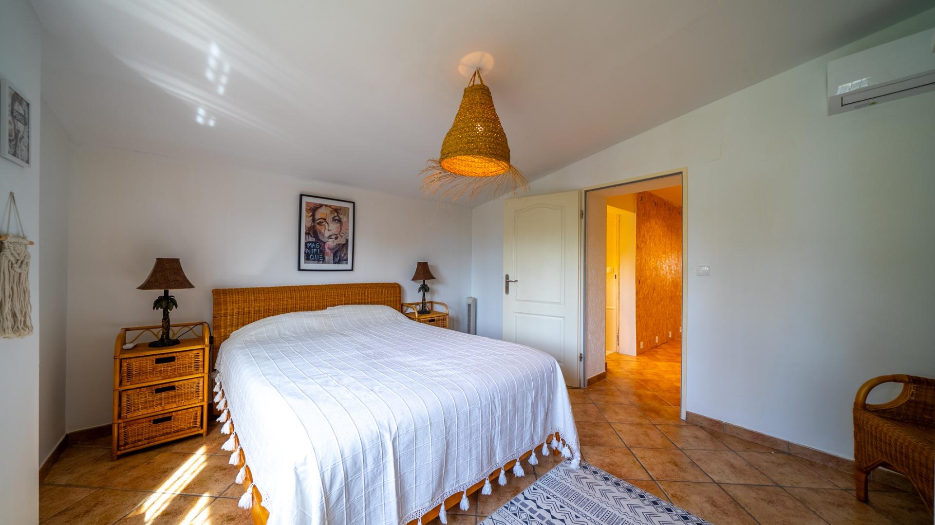 Villa with sea views and private pool in El Campello