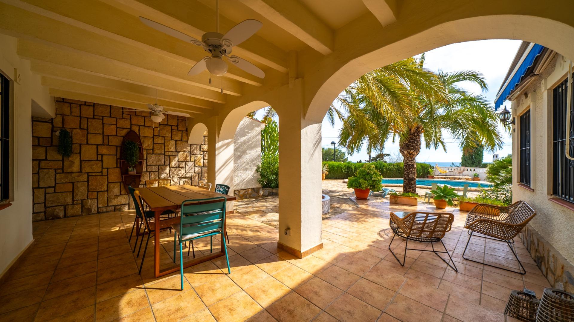 Villa with sea views and private pool in El Campello