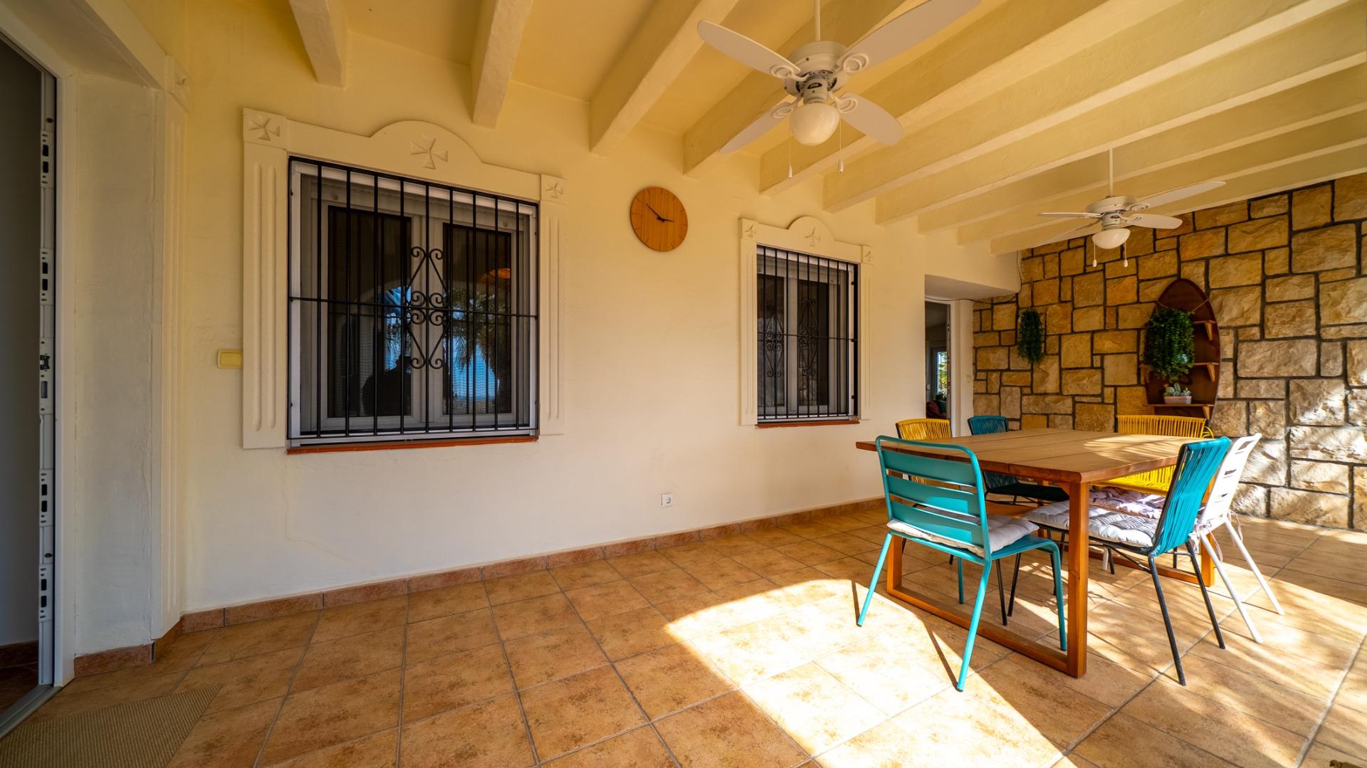Villa with sea views and private pool in El Campello
