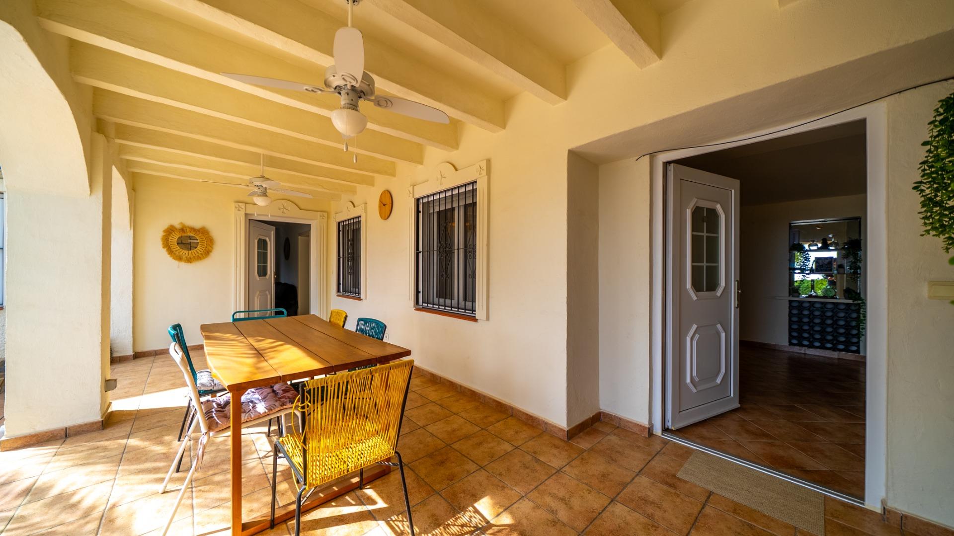 Villa with sea views and private pool in El Campello