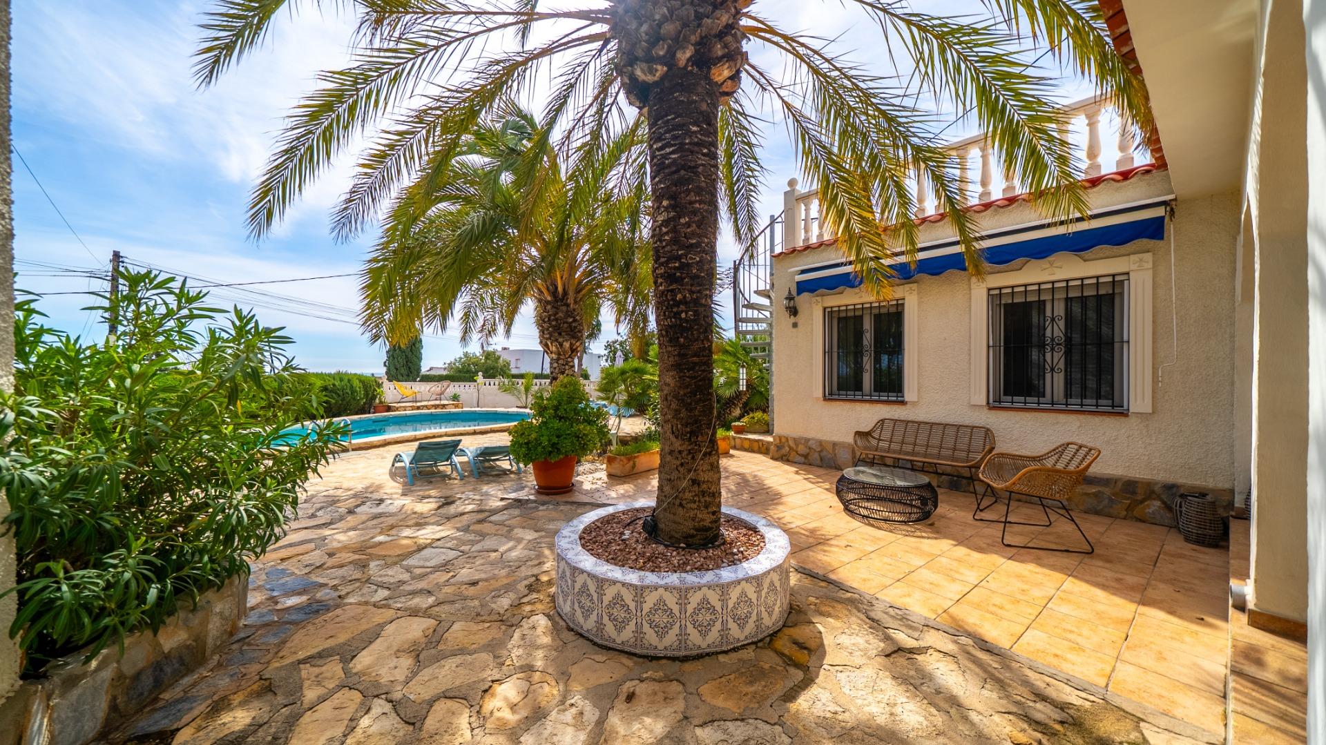 Villa with sea views and private pool in El Campello