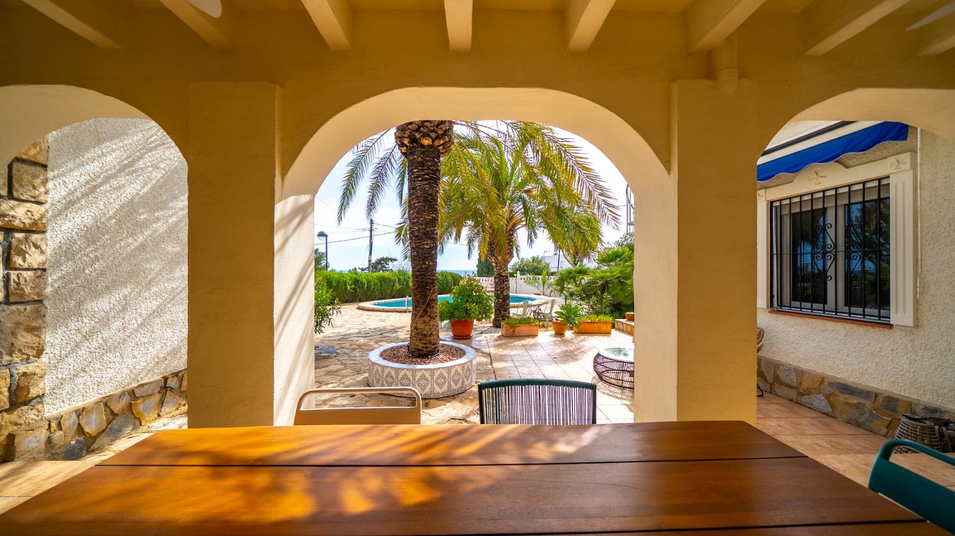 Villa with sea views and private pool in El Campello