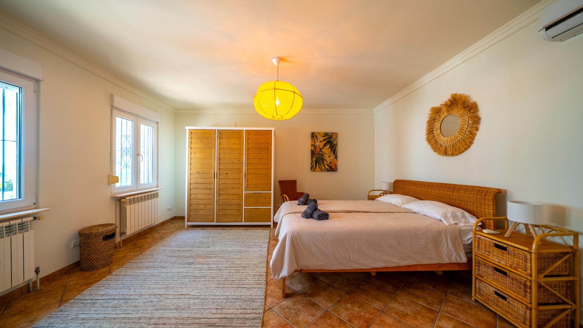Villa with sea views and private pool in El Campello